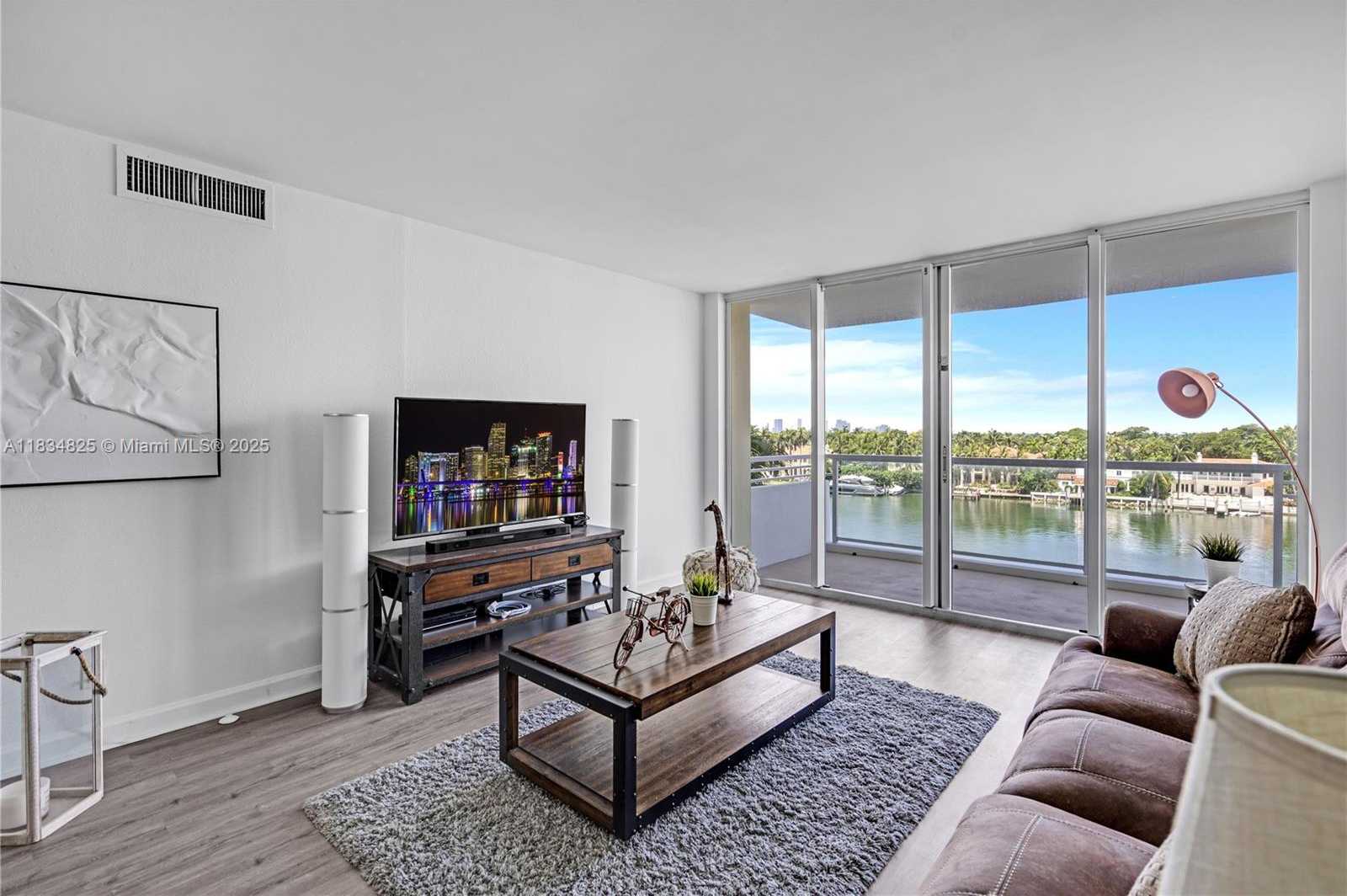 Small Image of 5600 COLLINS AVE #6P, Miami Beach Number 7