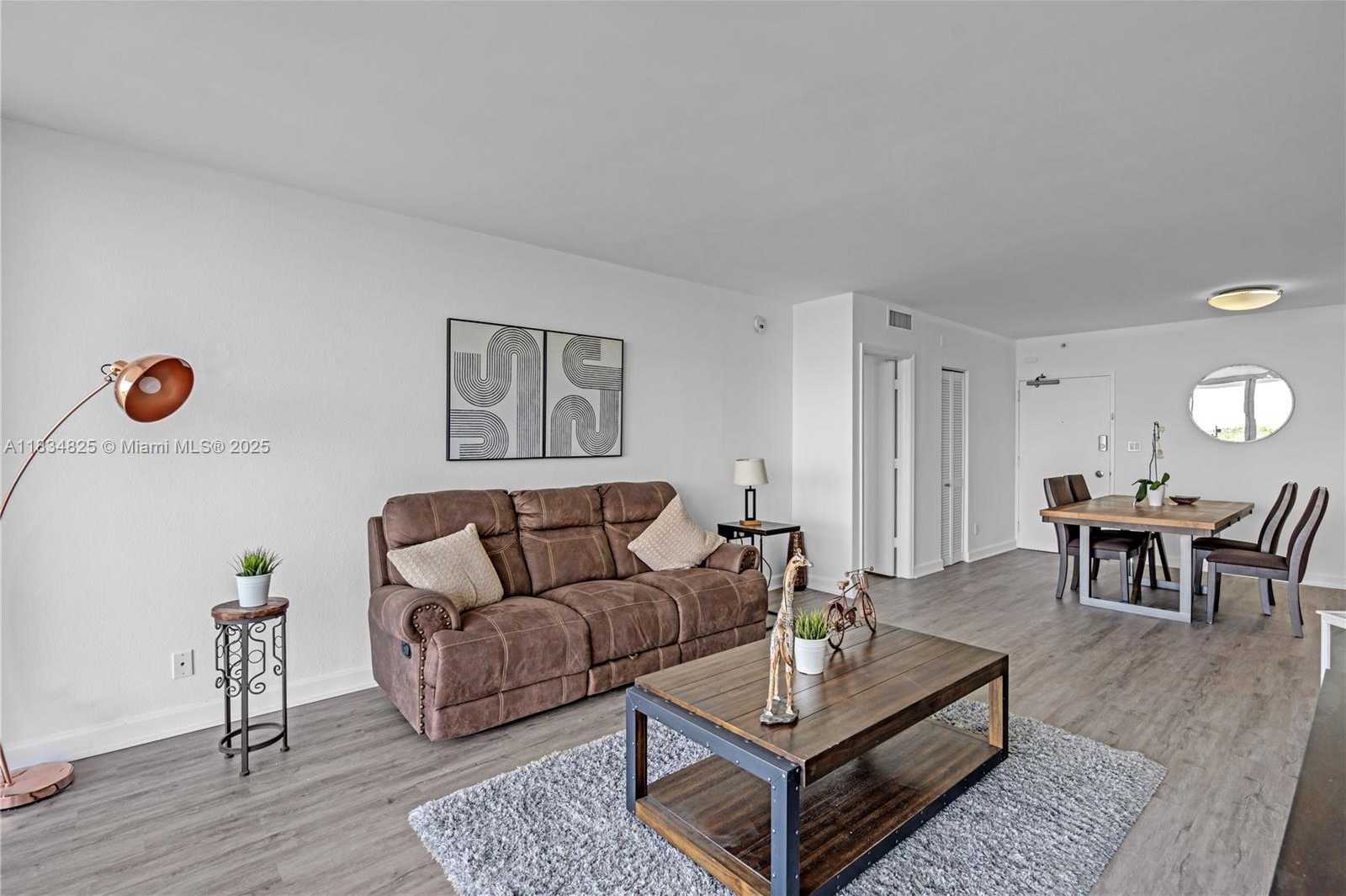 Small Image of 5600 COLLINS AVE #6P, Miami Beach Number 9