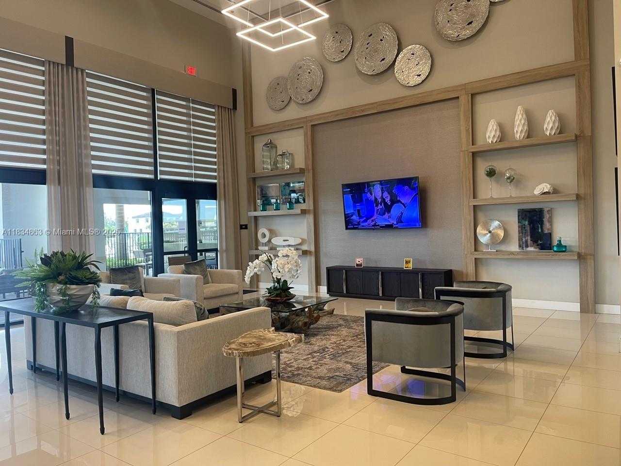 Small Image of Hialeah Number 24