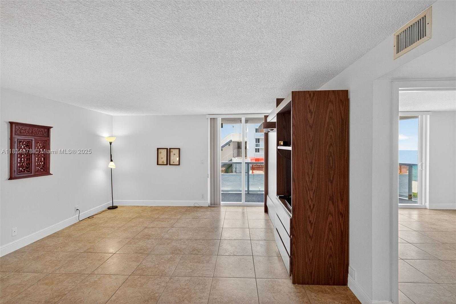 Small Image of 2401 COLLINS AVE #1212, Miami Beach Number 11
