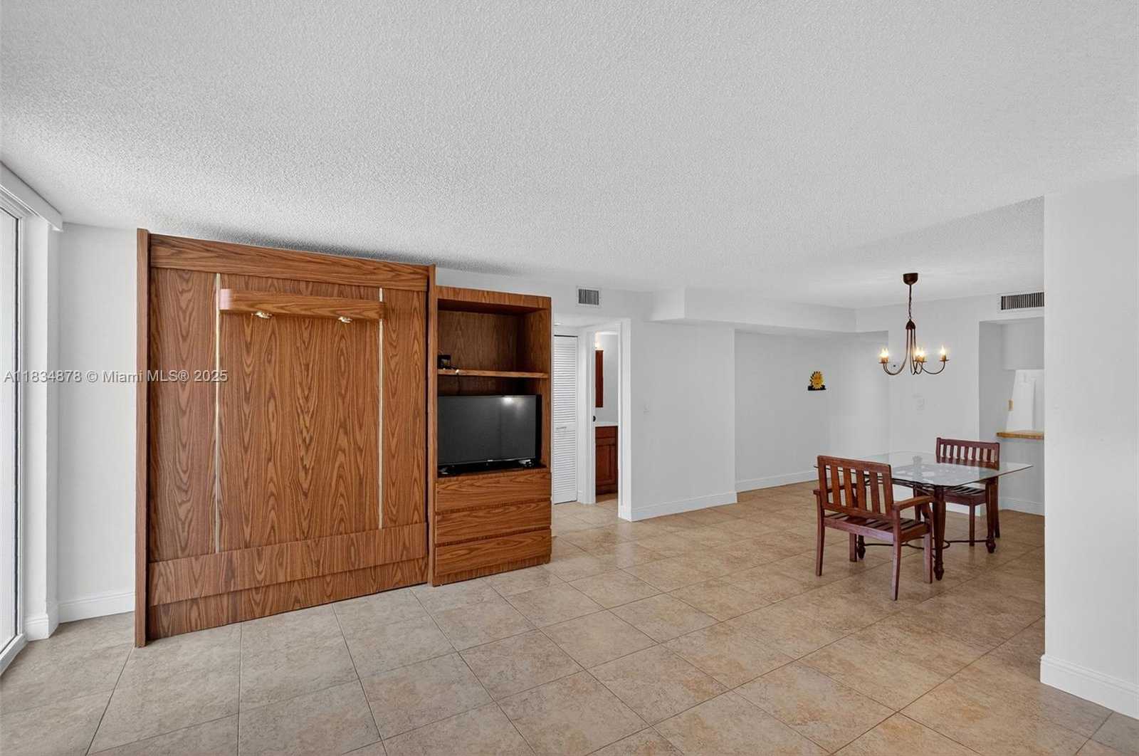 Small Image of 2401 COLLINS AVE #1212, Miami Beach Number 13