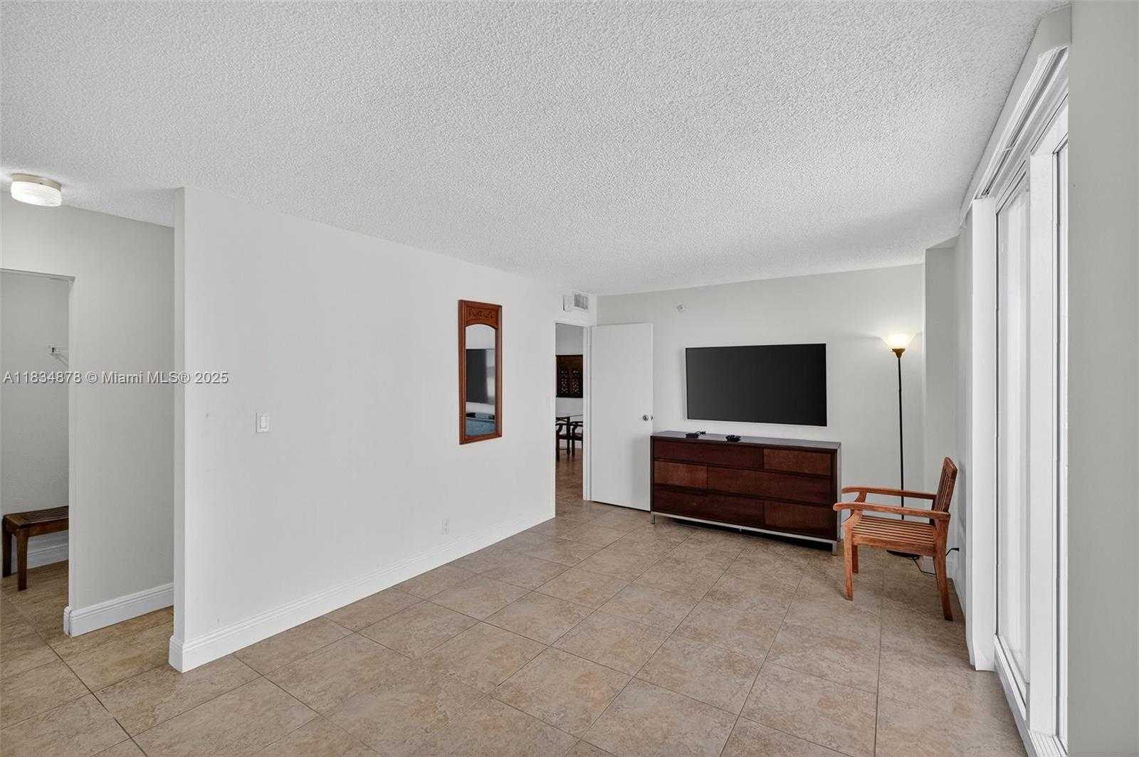 Small Image of 2401 COLLINS AVE #1212, Miami Beach Number 17