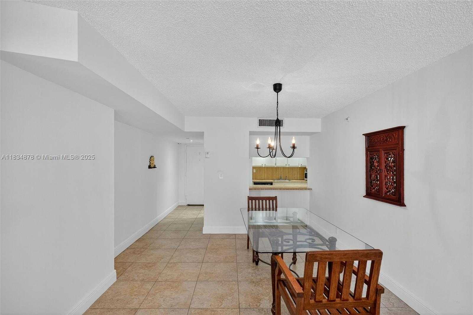Small Image of 2401 COLLINS AVE #1212, Miami Beach Number 3