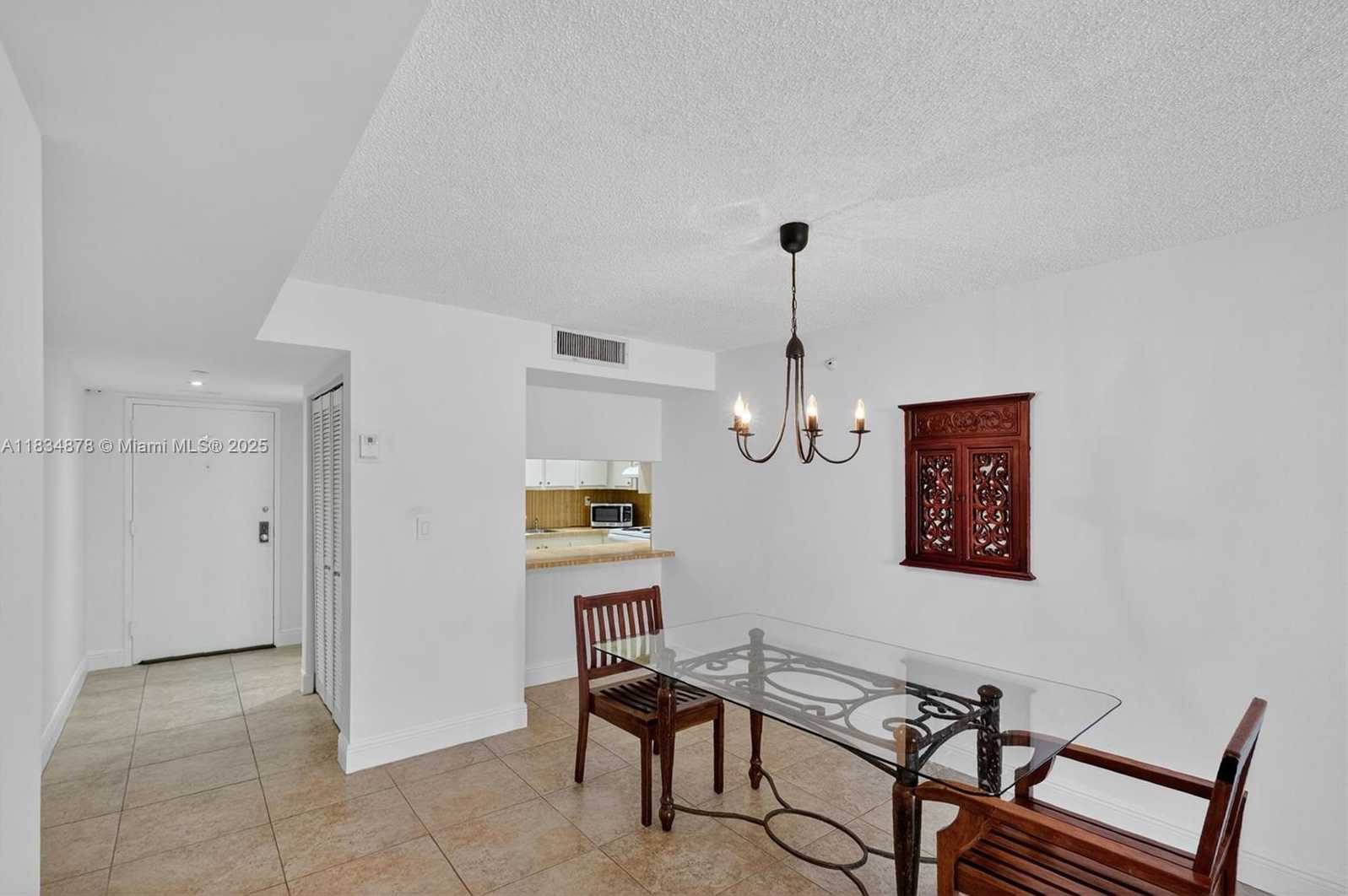 Small Image of 2401 COLLINS AVE #1212, Miami Beach Number 4