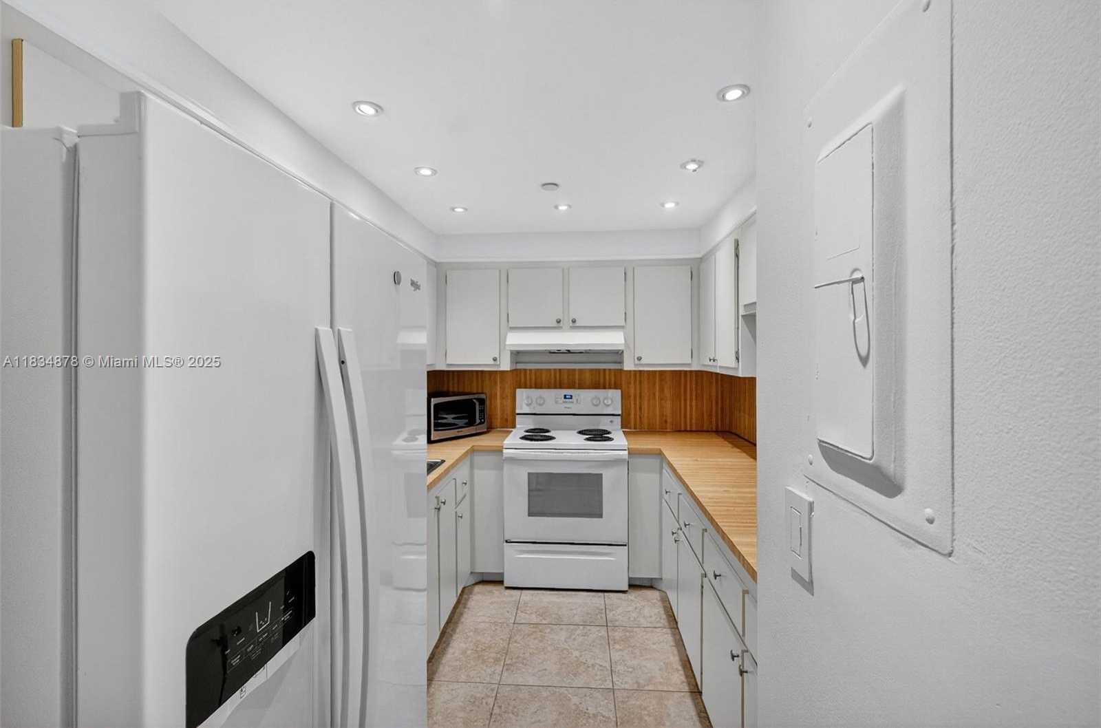 Small Image of 2401 COLLINS AVE #1212, Miami Beach Number 6