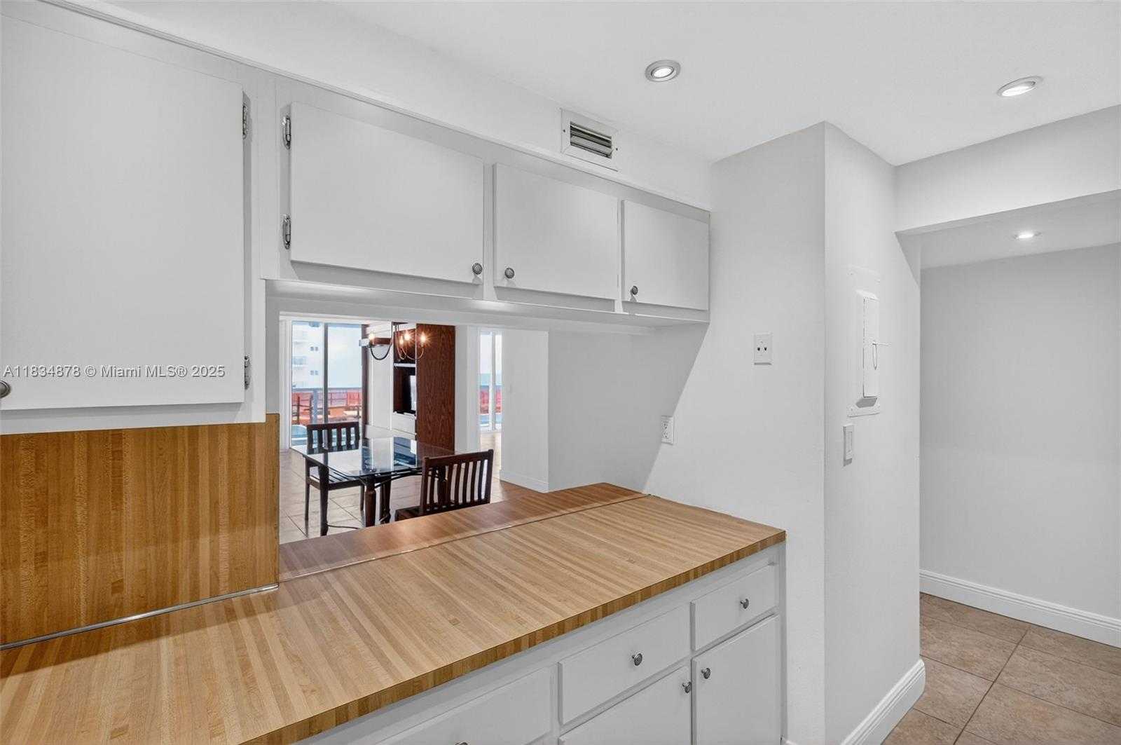 Small Image of 2401 COLLINS AVE #1212, Miami Beach Number 7
