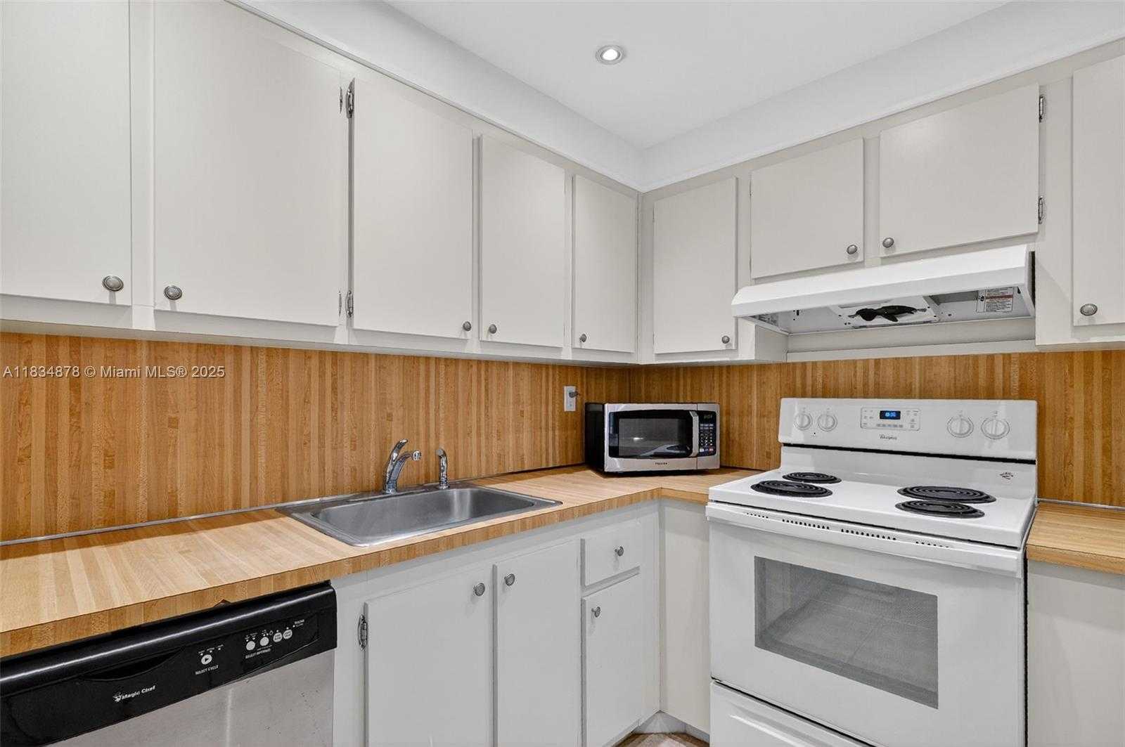 Small Image of 2401 COLLINS AVE #1212, Miami Beach Number 9