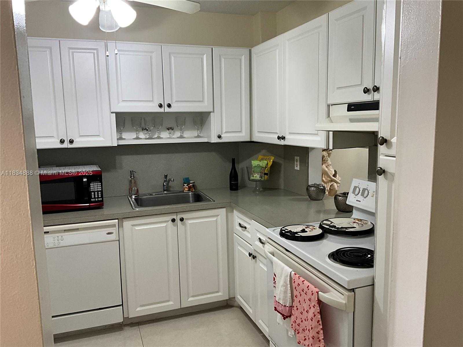 Small Image of 300 BERKLEY RD #108, Hollywood Number 6