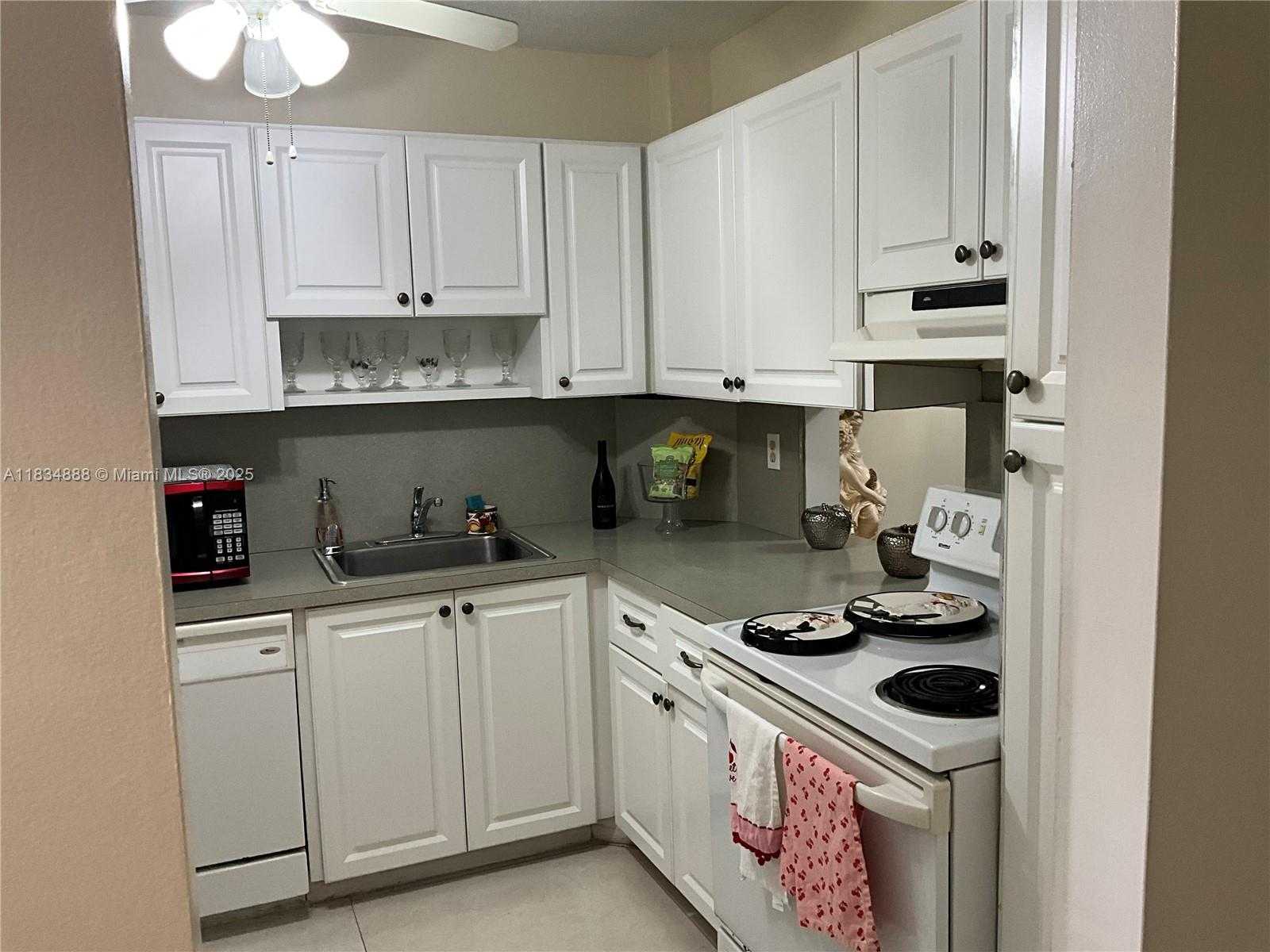 Small Image of 300 BERKLEY RD #108, Hollywood Number 8