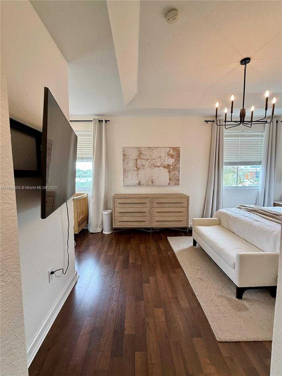 Small Image of 14902 SOUTH WEST 23RD WAY, Miami Number 18