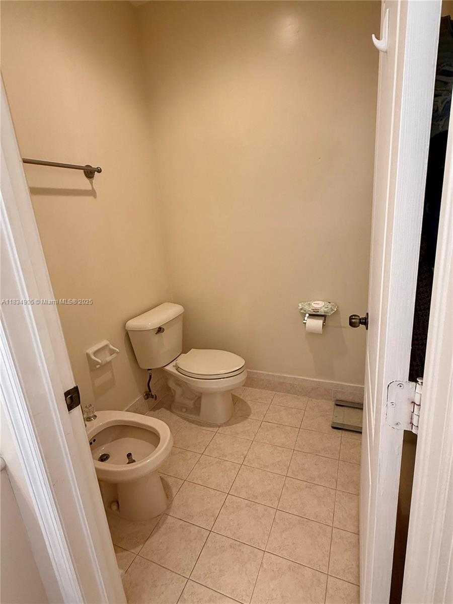 Small Image of 14902 SOUTH WEST 23RD WAY, Miami Number 25