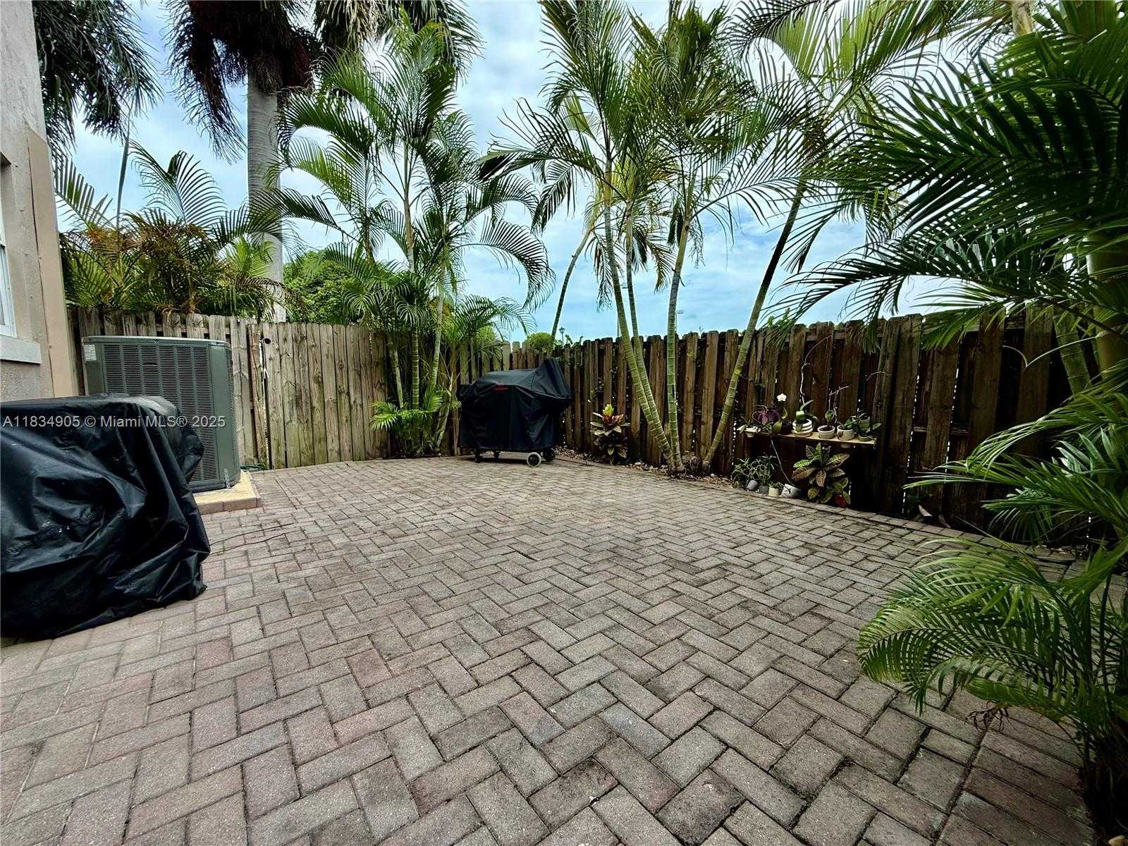 Small Image of 14902 SOUTH WEST 23RD WAY, Miami Number 31