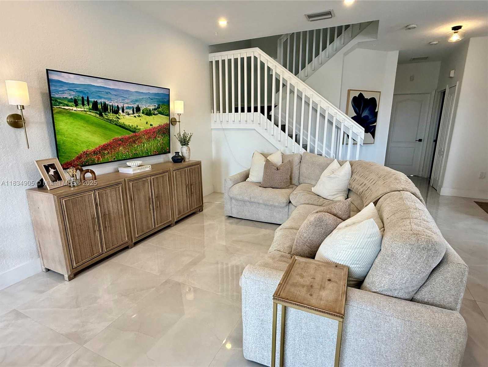 Small Image of 14902 SOUTH WEST 23RD WAY, Miami Number 4