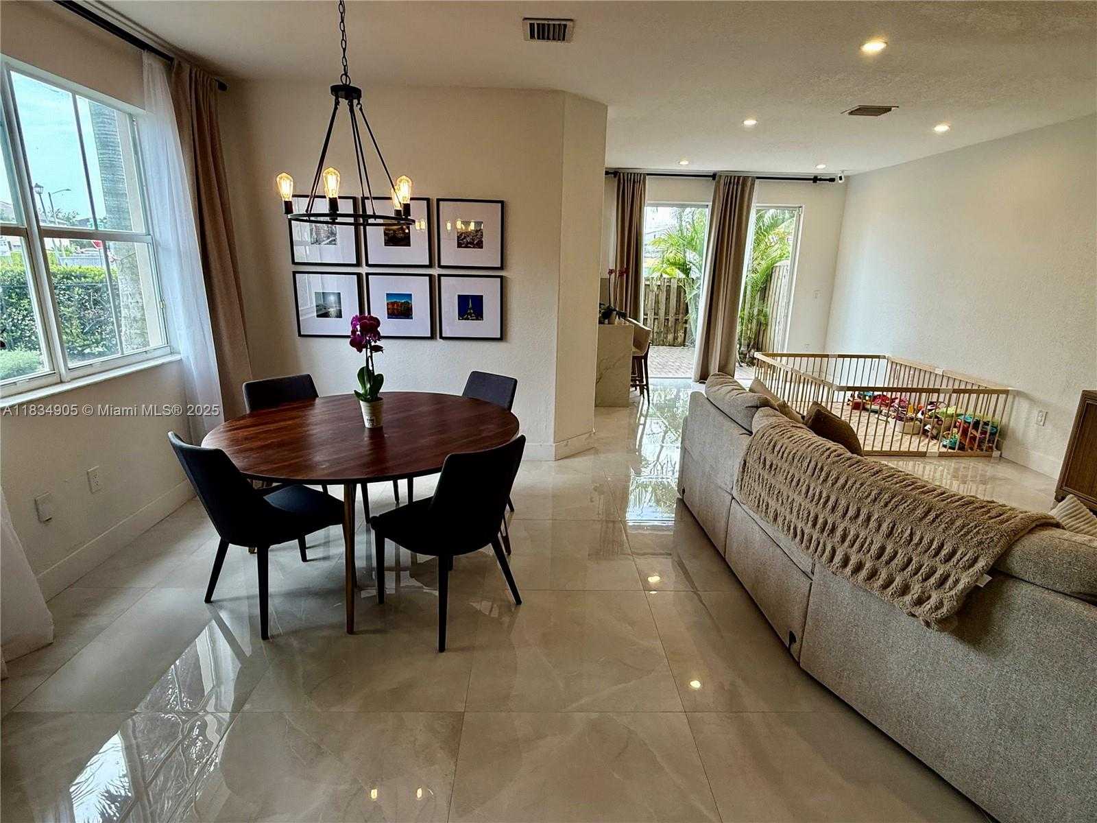 Small Image of 14902 SOUTH WEST 23RD WAY, Miami Number 5