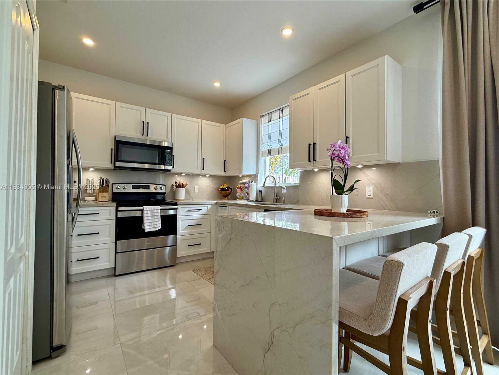 Small Image of 14902 SOUTH WEST 23RD WAY, Miami Number 7
