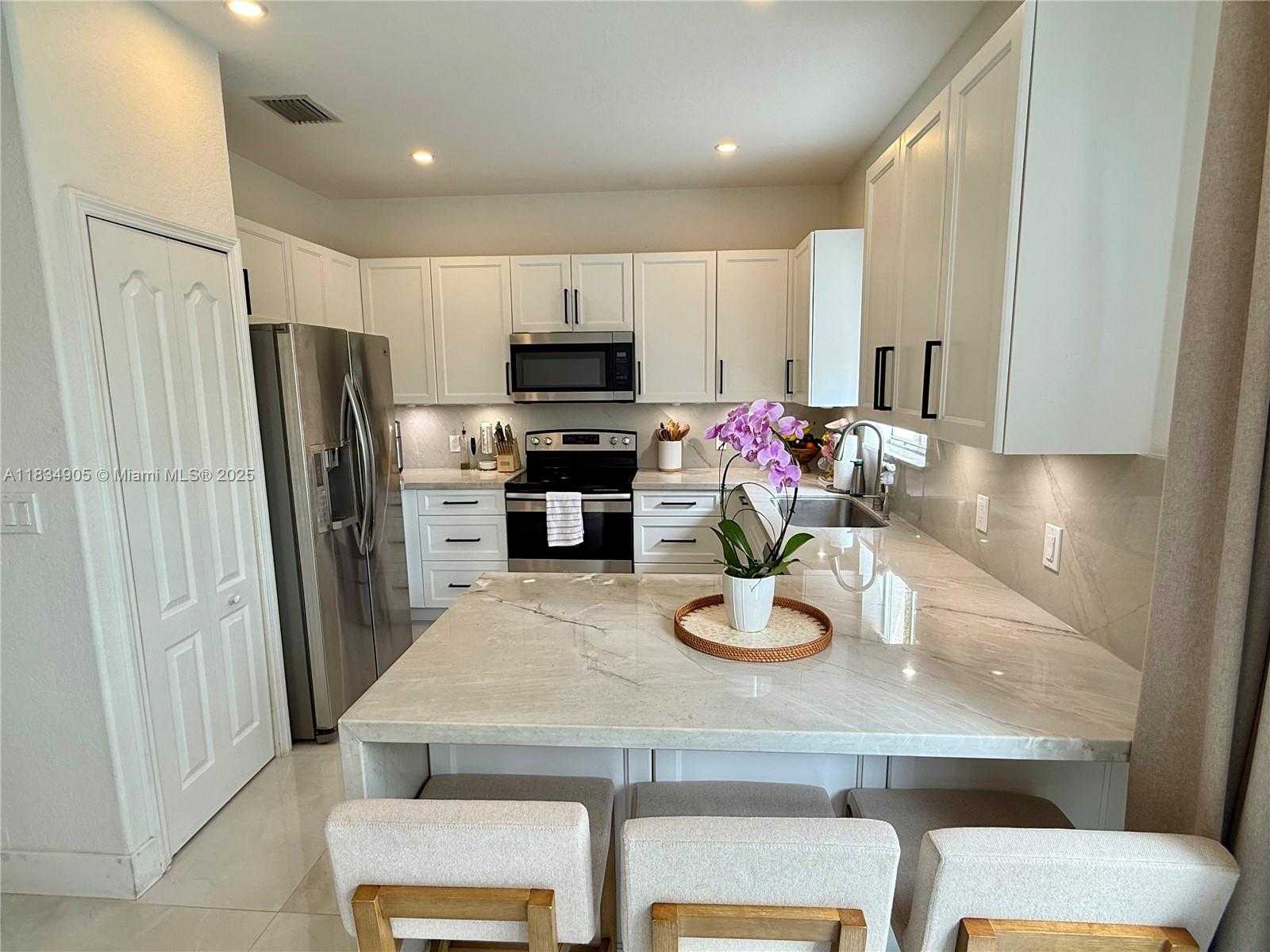 Small Image of 14902 SOUTH WEST 23RD WAY, Miami Number 8