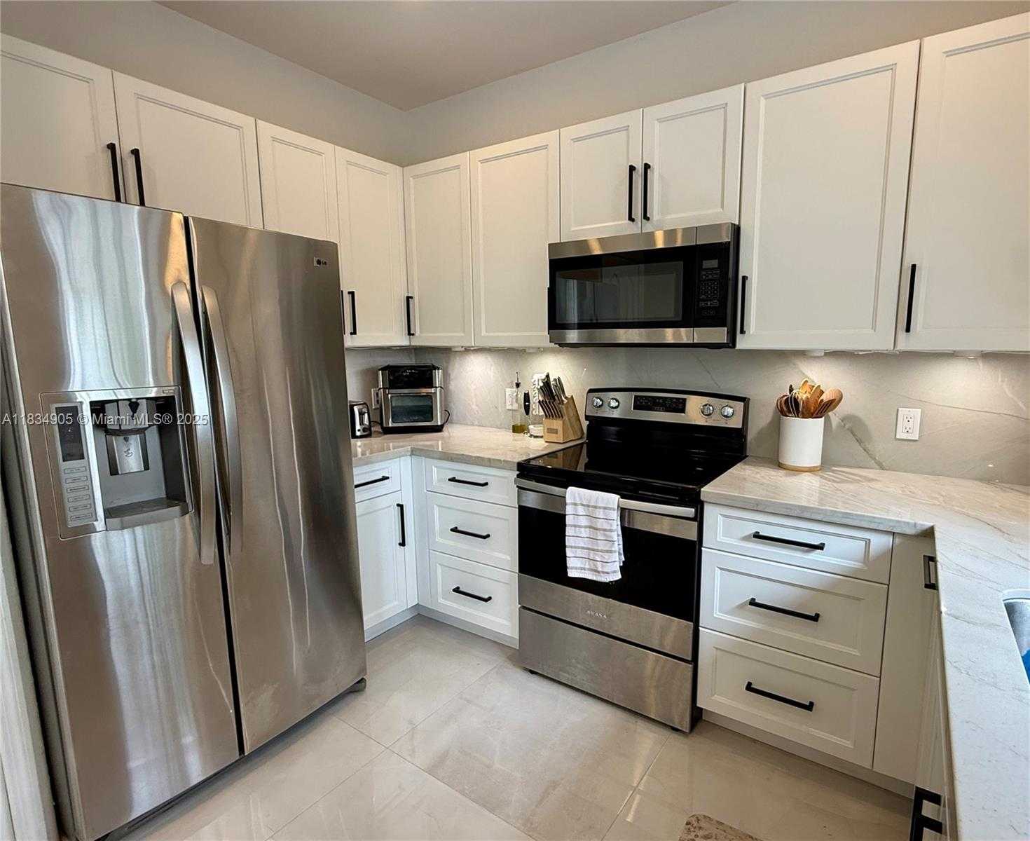 Small Image of 14902 SOUTH WEST 23RD WAY, Miami Number 9