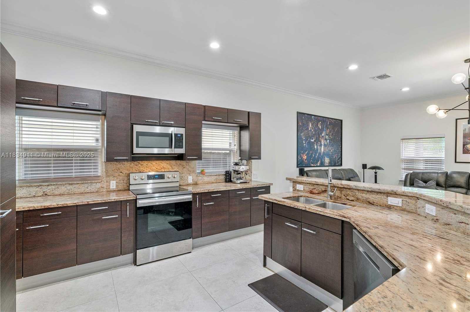 Small Image of 217 SOUTH WEST 11TH ST, Fort Lauderdale Number 3