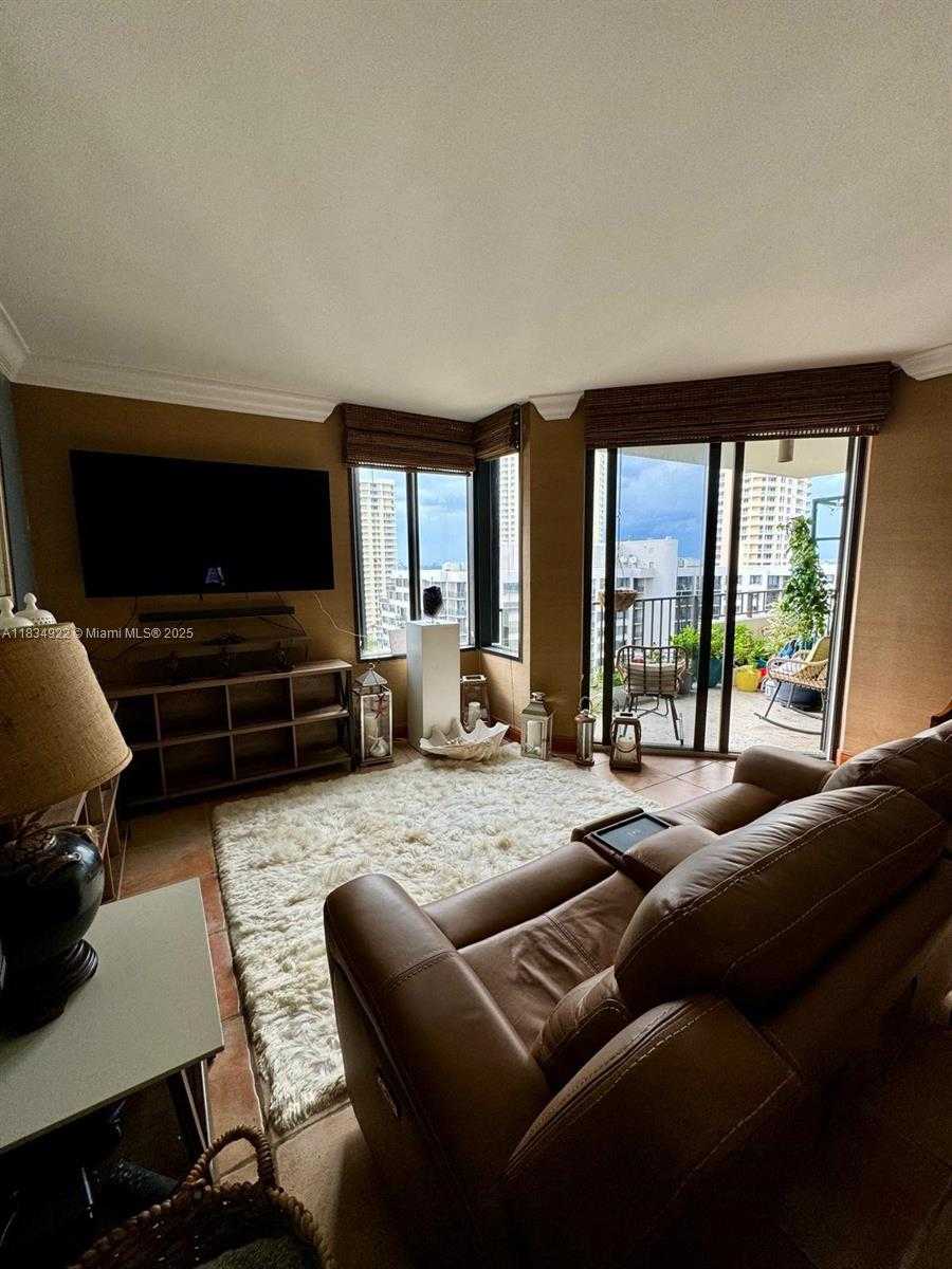 Small Image of 520 BRICKELL KEY DR #A1912, Miami Number 12