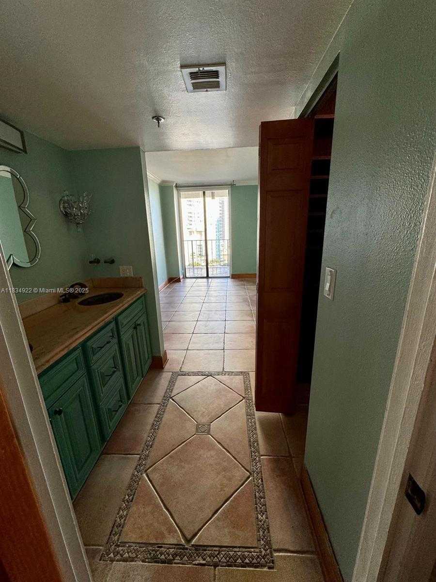 Small Image of 520 BRICKELL KEY DR #A1912, Miami Number 22