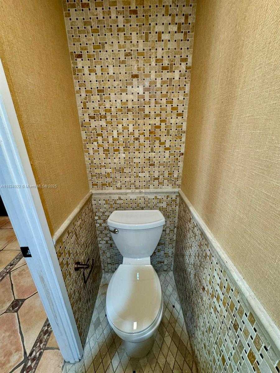 Small Image of 520 BRICKELL KEY DR #A1912, Miami Number 31