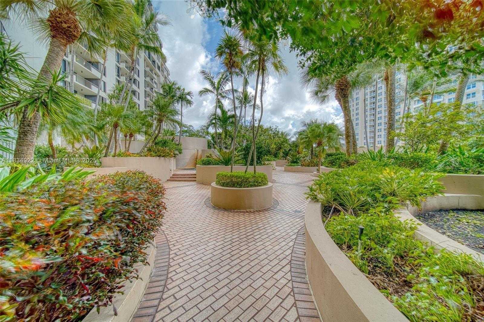 Small Image of 520 BRICKELL KEY DR #A1912, Miami Number 37