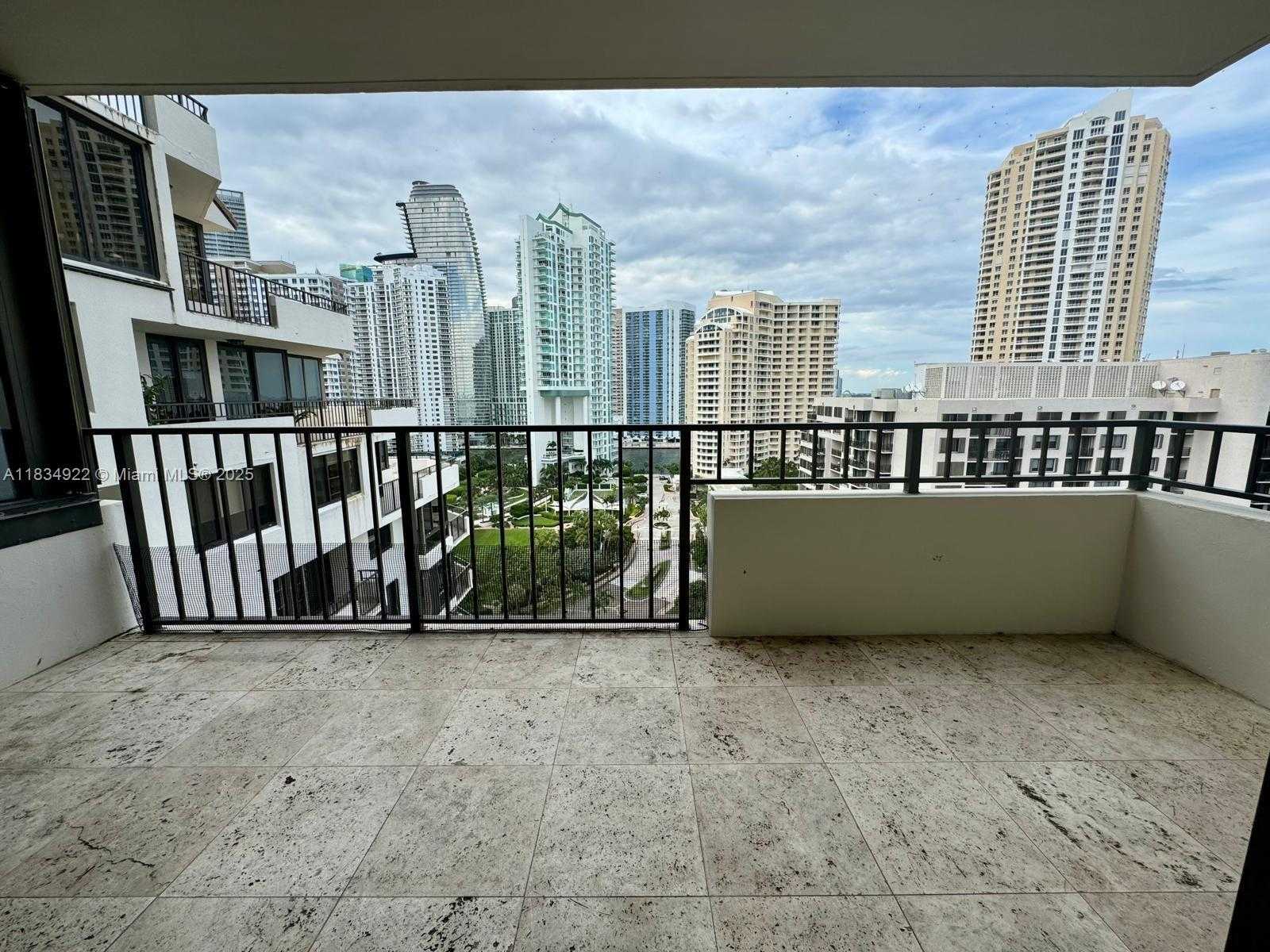 Small Image of 520 BRICKELL KEY DR #A1912, Miami Number 8