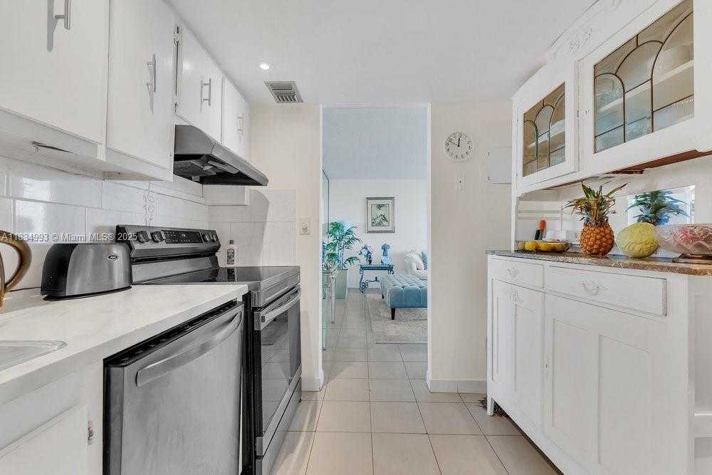 Small Image of 20301 WEST COUNTRY CLUB DR #1421, Aventura Number 14
