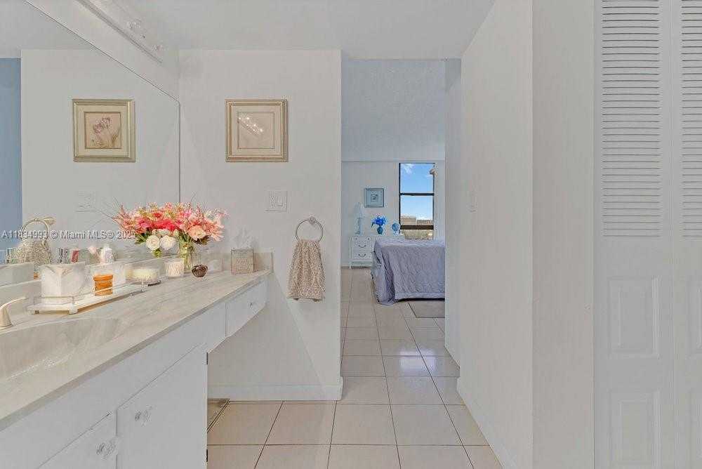 Small Image of 20301 WEST COUNTRY CLUB DR #1421, Aventura Number 18