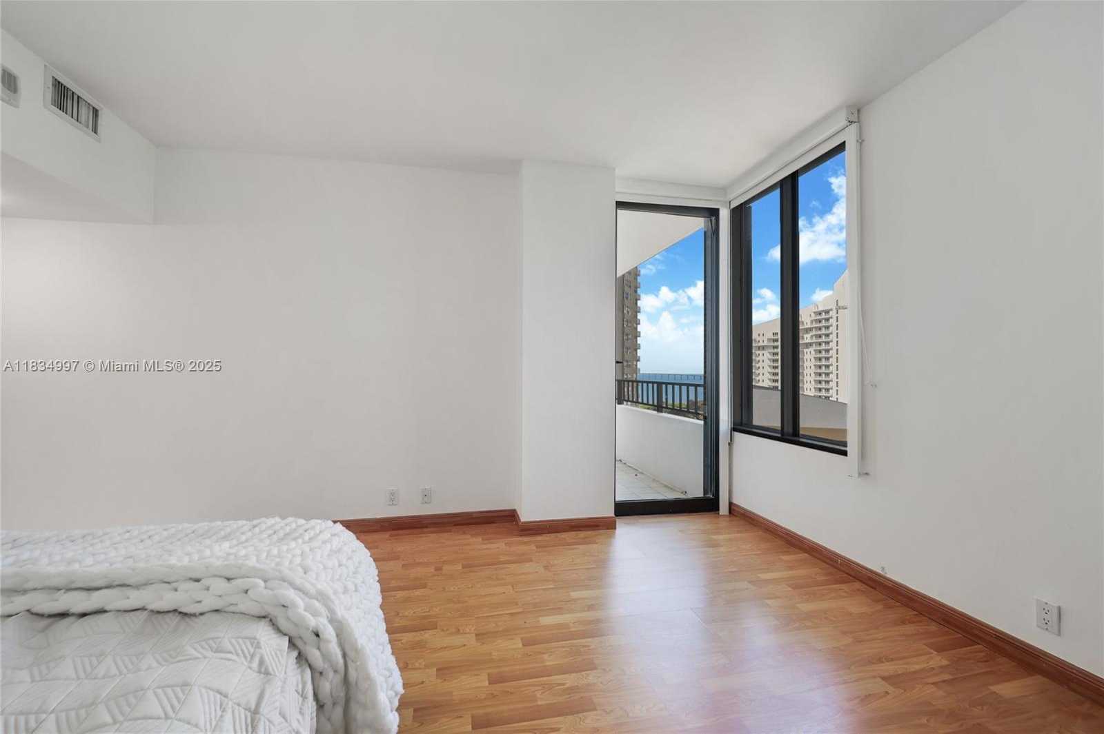 Small Image of 520 BRICKELL KEY DR #A1115, Miami Number 9