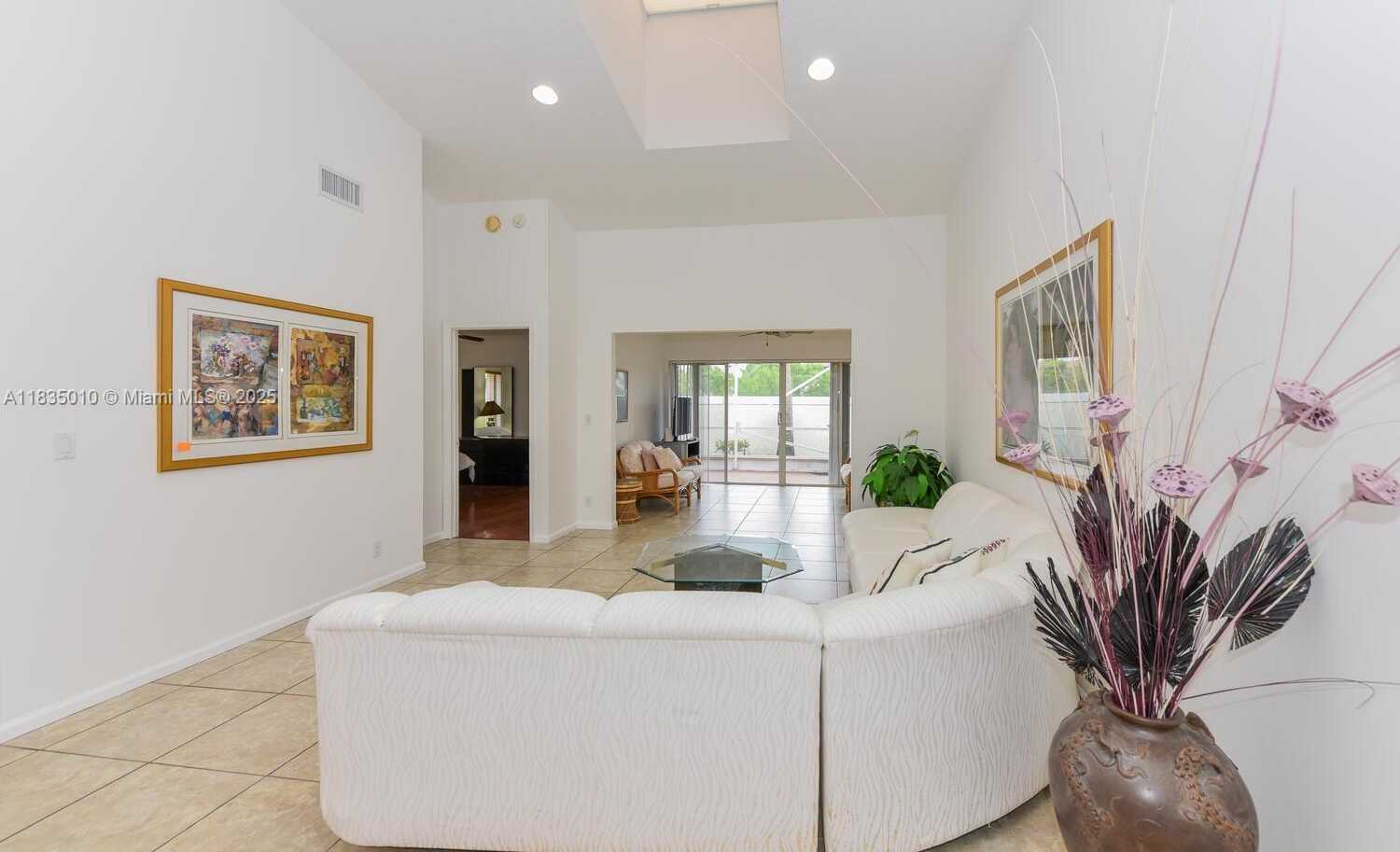 Small Image of 5570 ROYAL LAKE CIR, Boynton Beach Number 12