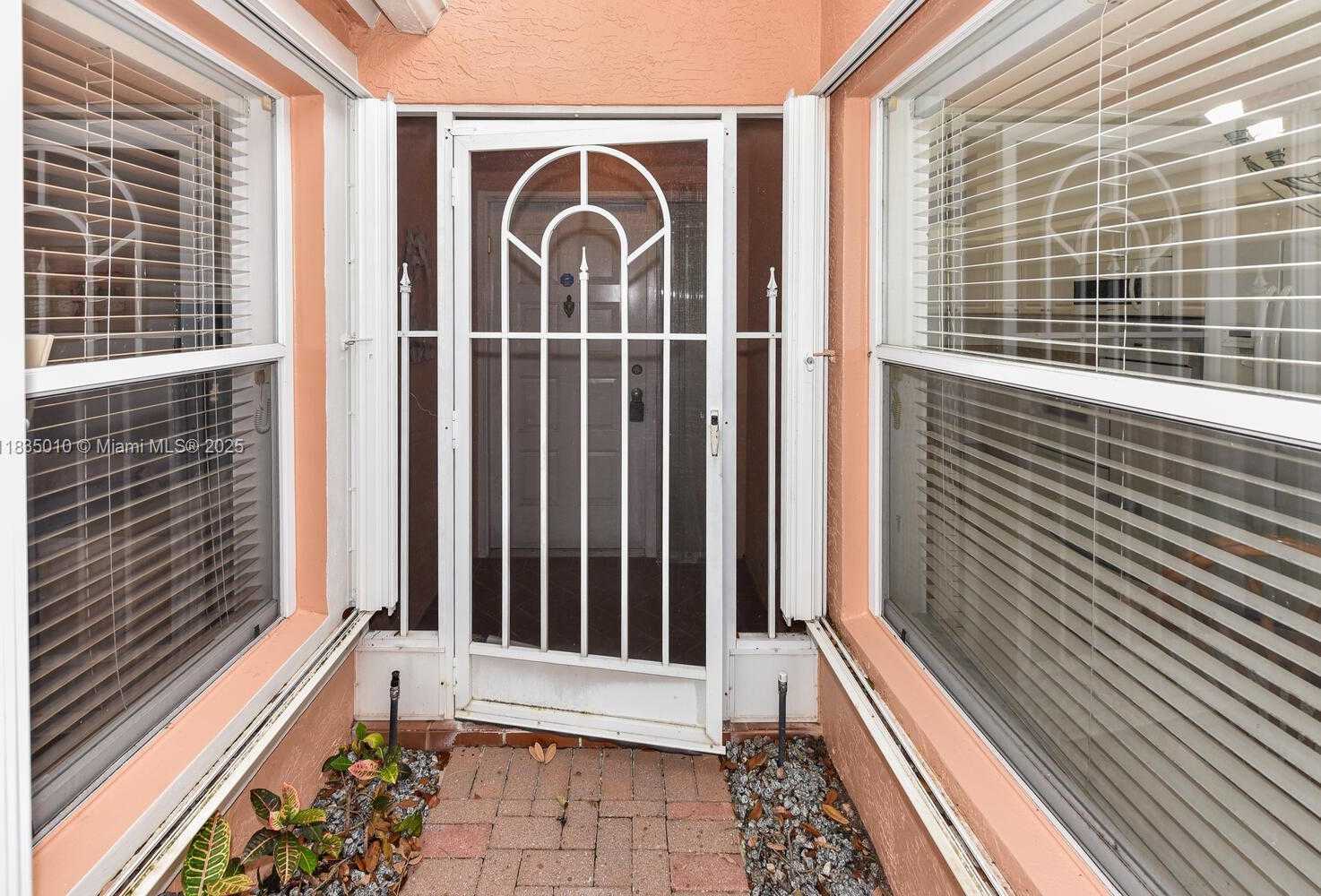 Small Image of 5570 ROYAL LAKE CIR, Boynton Beach Number 2