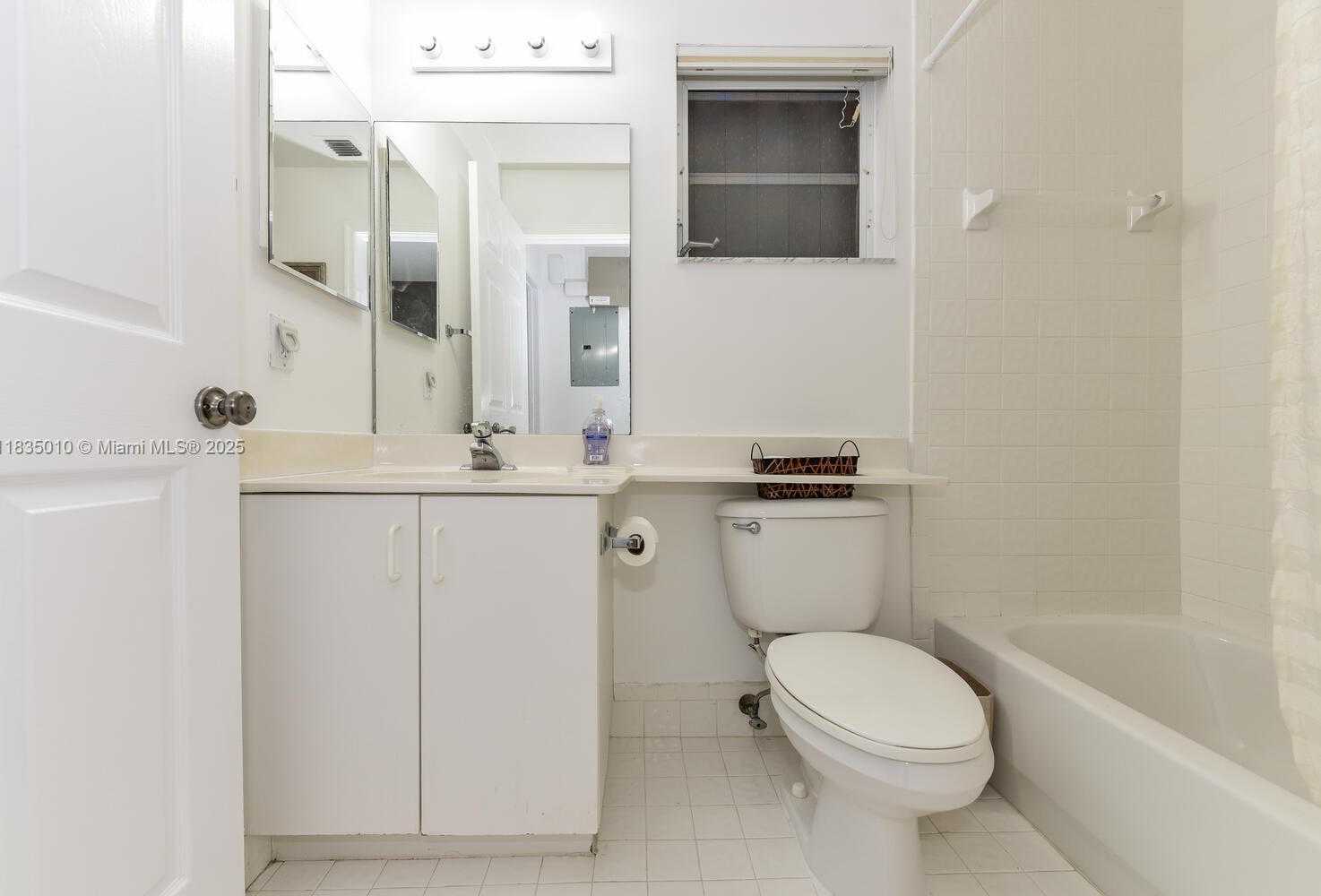 Small Image of 5570 ROYAL LAKE CIR, Boynton Beach Number 25