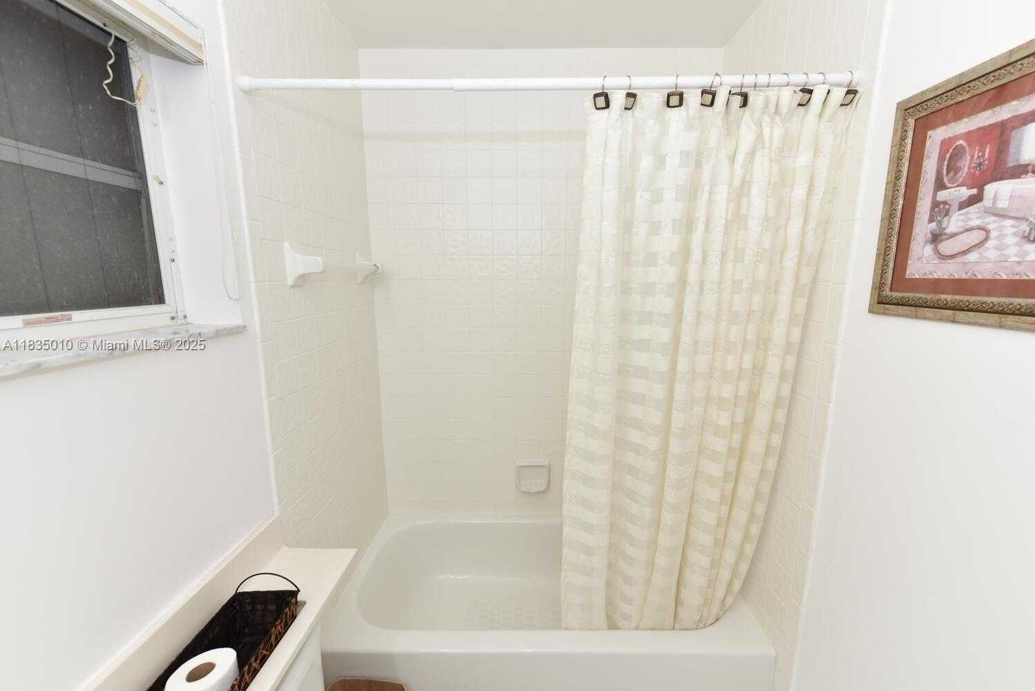 Small Image of 5570 ROYAL LAKE CIR, Boynton Beach Number 26