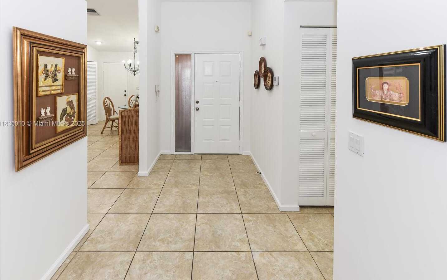Small Image of 5570 ROYAL LAKE CIR, Boynton Beach Number 3