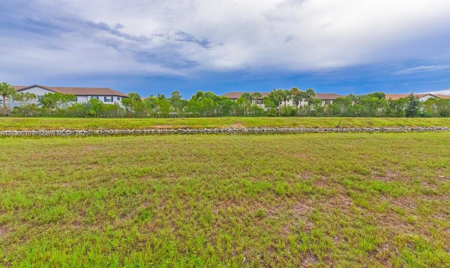 Small Image of 5570 ROYAL LAKE CIR, Boynton Beach Number 30