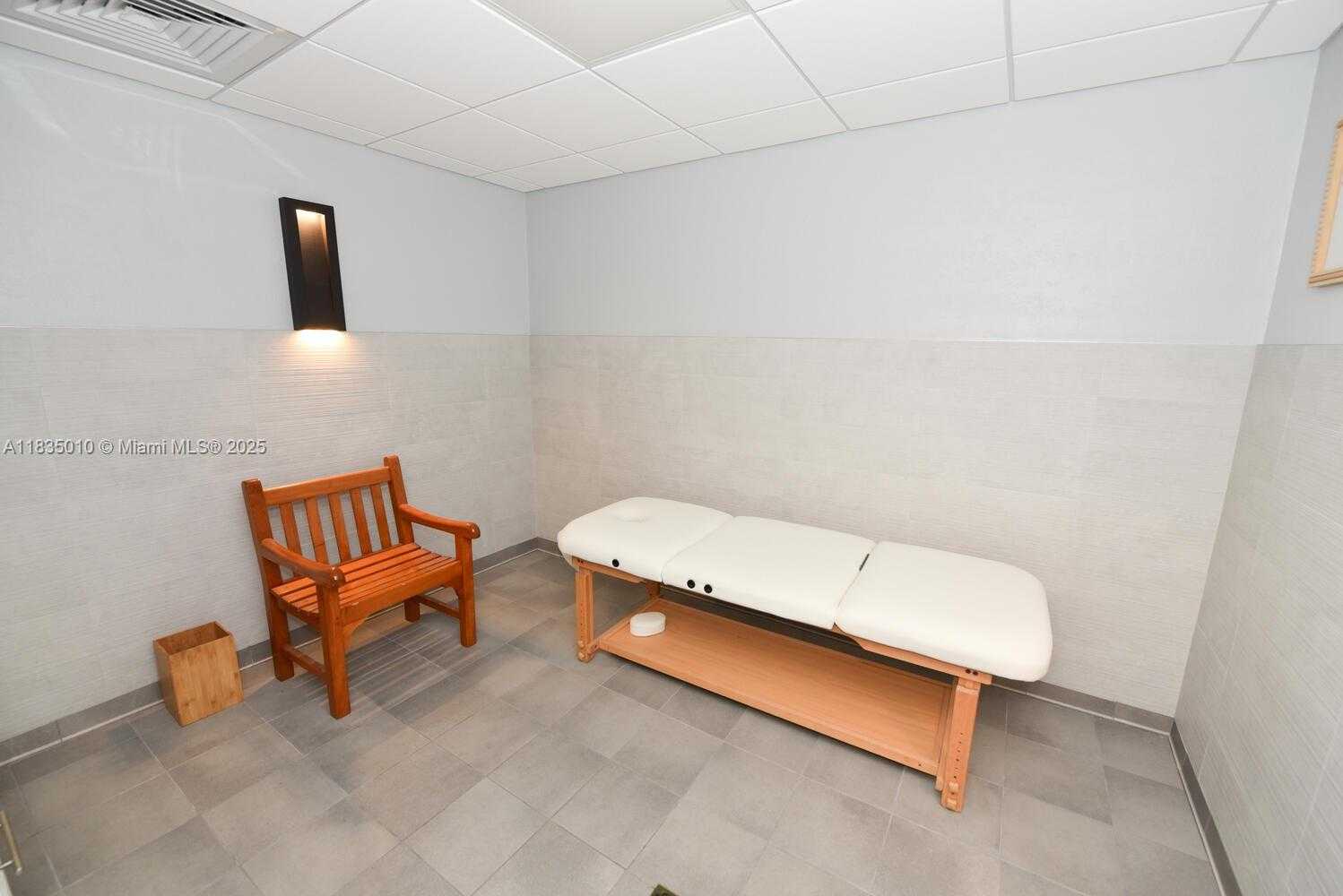Small Image of 5570 ROYAL LAKE CIR, Boynton Beach Number 50