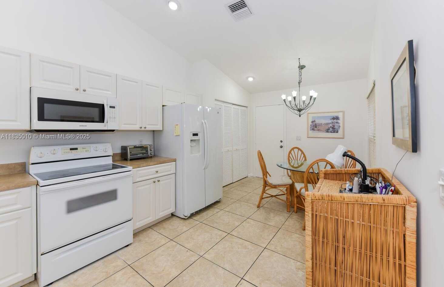 Small Image of 5570 ROYAL LAKE CIR, Boynton Beach Number 9