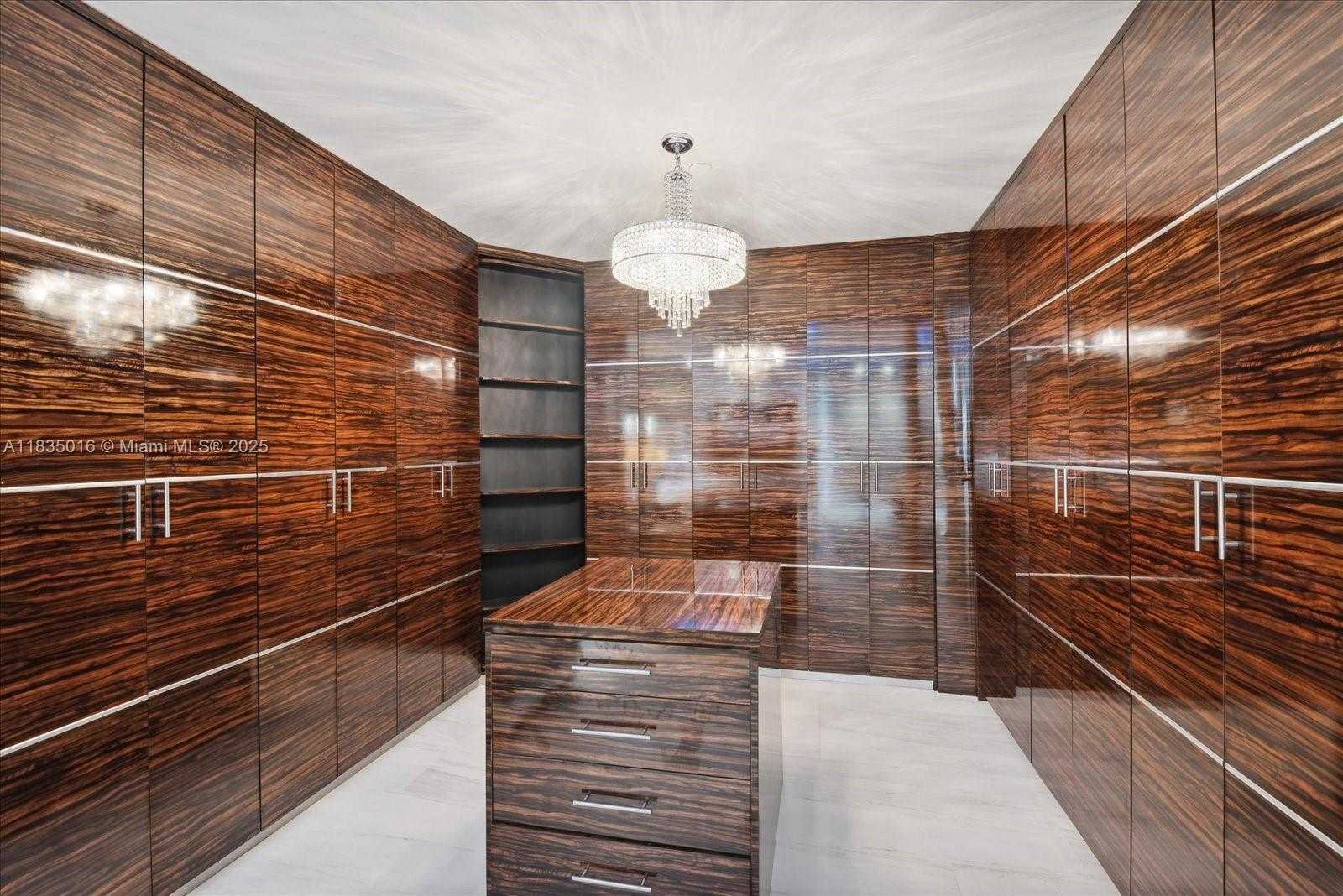 Small Image of 19707 TURNBERRY WAY #PH-D, Aventura Number 13