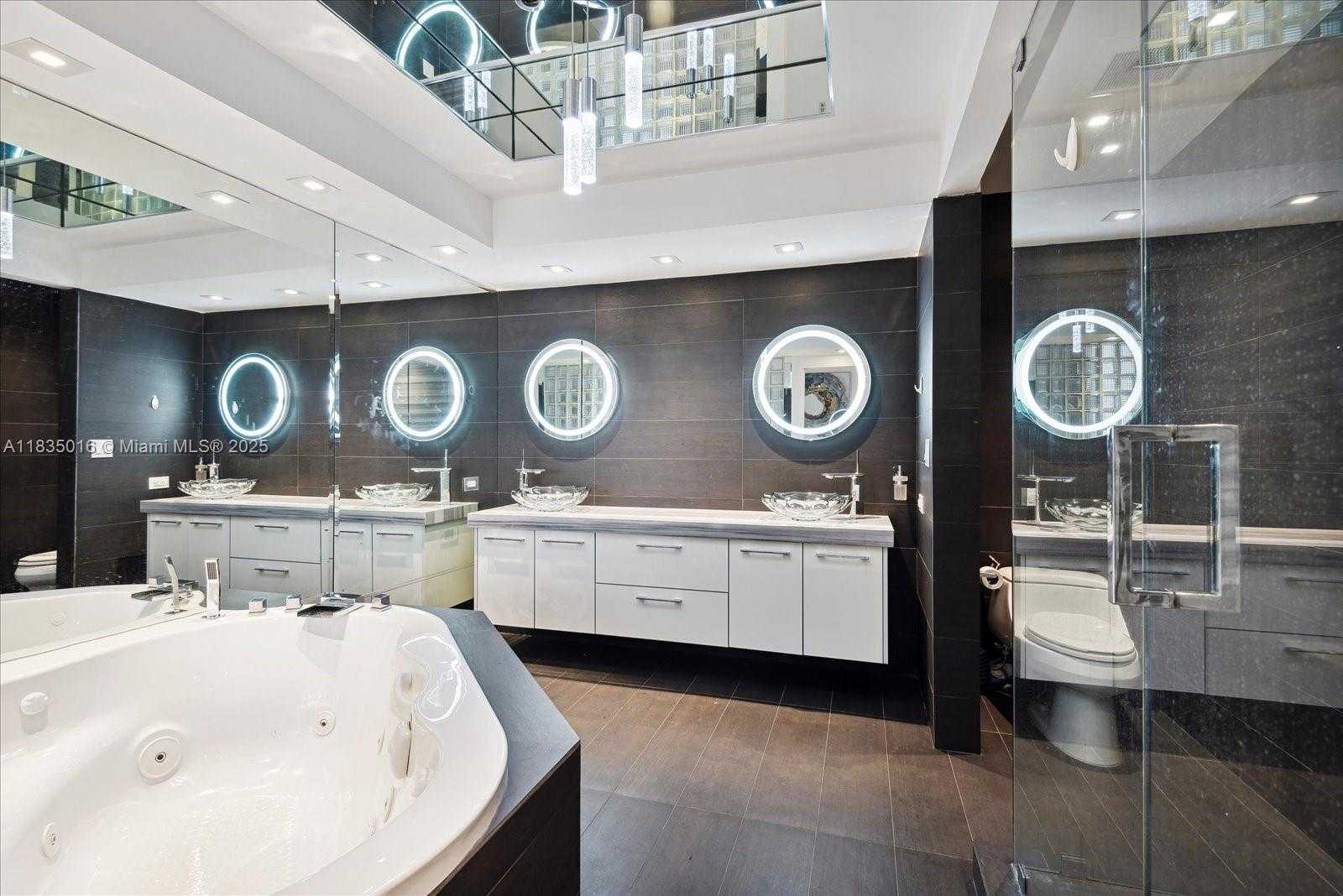 Small Image of 19707 TURNBERRY WAY #PH-D, Aventura Number 14