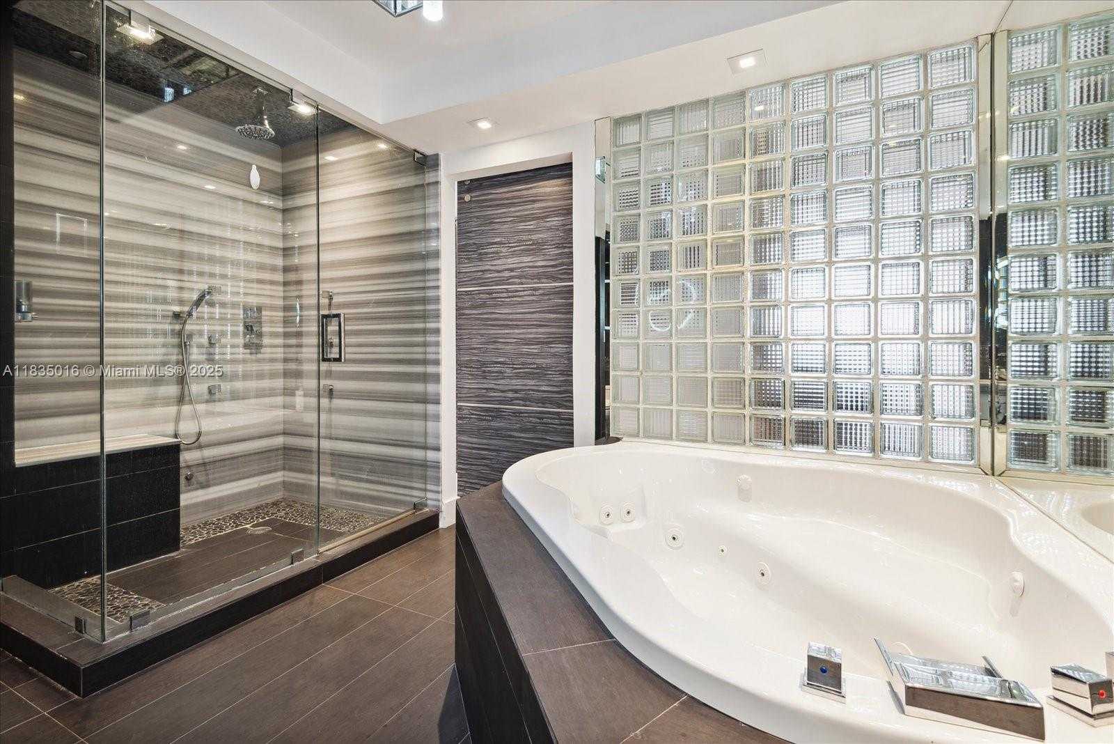Small Image of 19707 TURNBERRY WAY #PH-D, Aventura Number 15