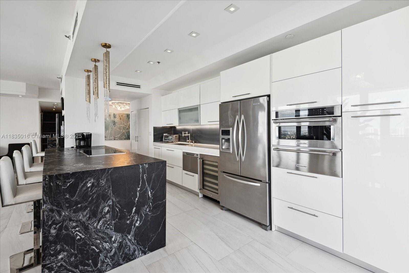 Small Image of 19707 TURNBERRY WAY #PH-D, Aventura Number 7