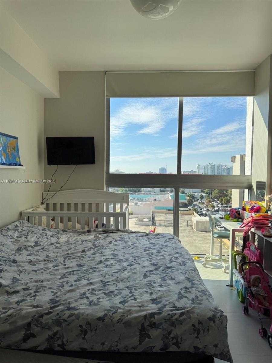 Small Image of 7901 HISPANOLA AVE #701, North Bay Village Number 33
