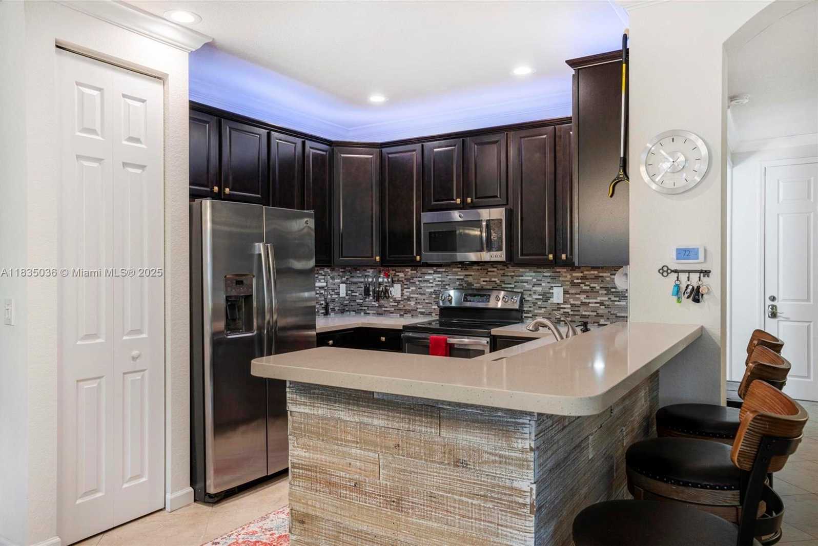 Small Image of 12125 SOUTH VAQUERO TRAILS DR, Davie Number 16