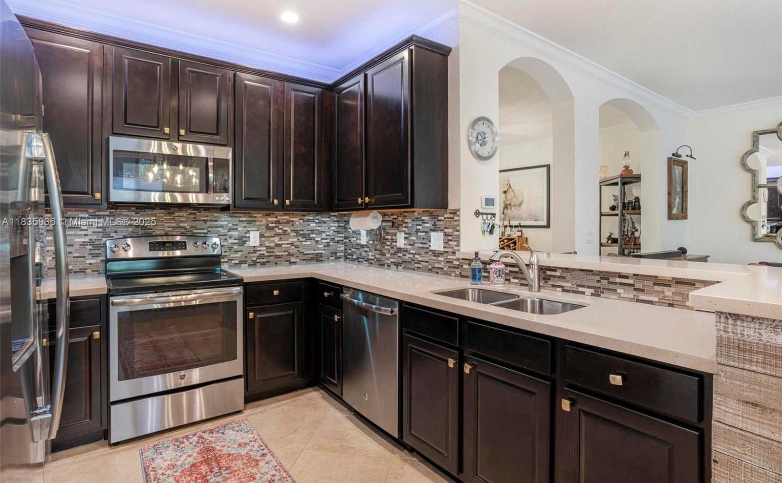 Small Image of 12125 SOUTH VAQUERO TRAILS DR, Davie Number 17