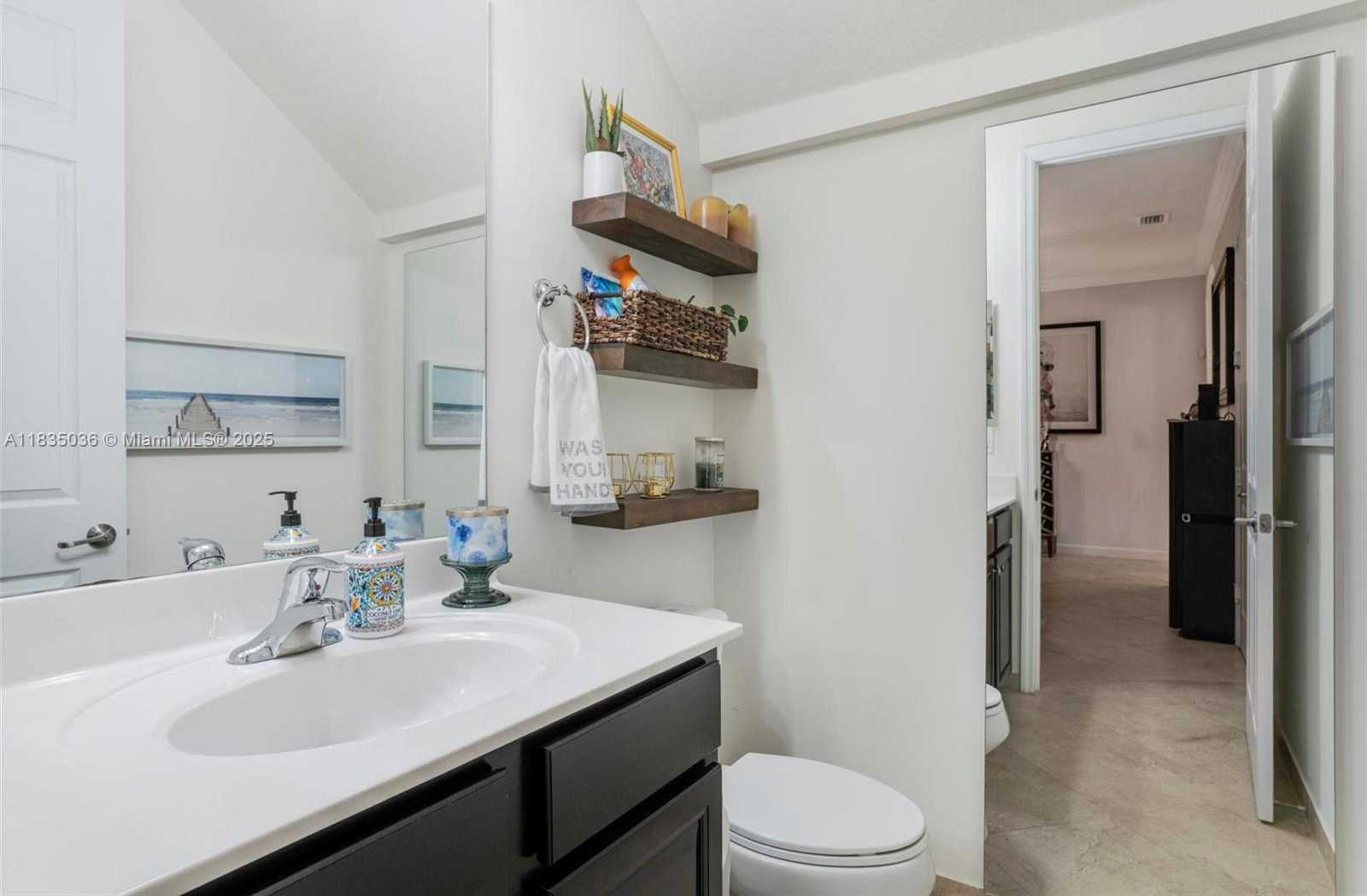 Small Image of 12125 SOUTH VAQUERO TRAILS DR, Davie Number 19