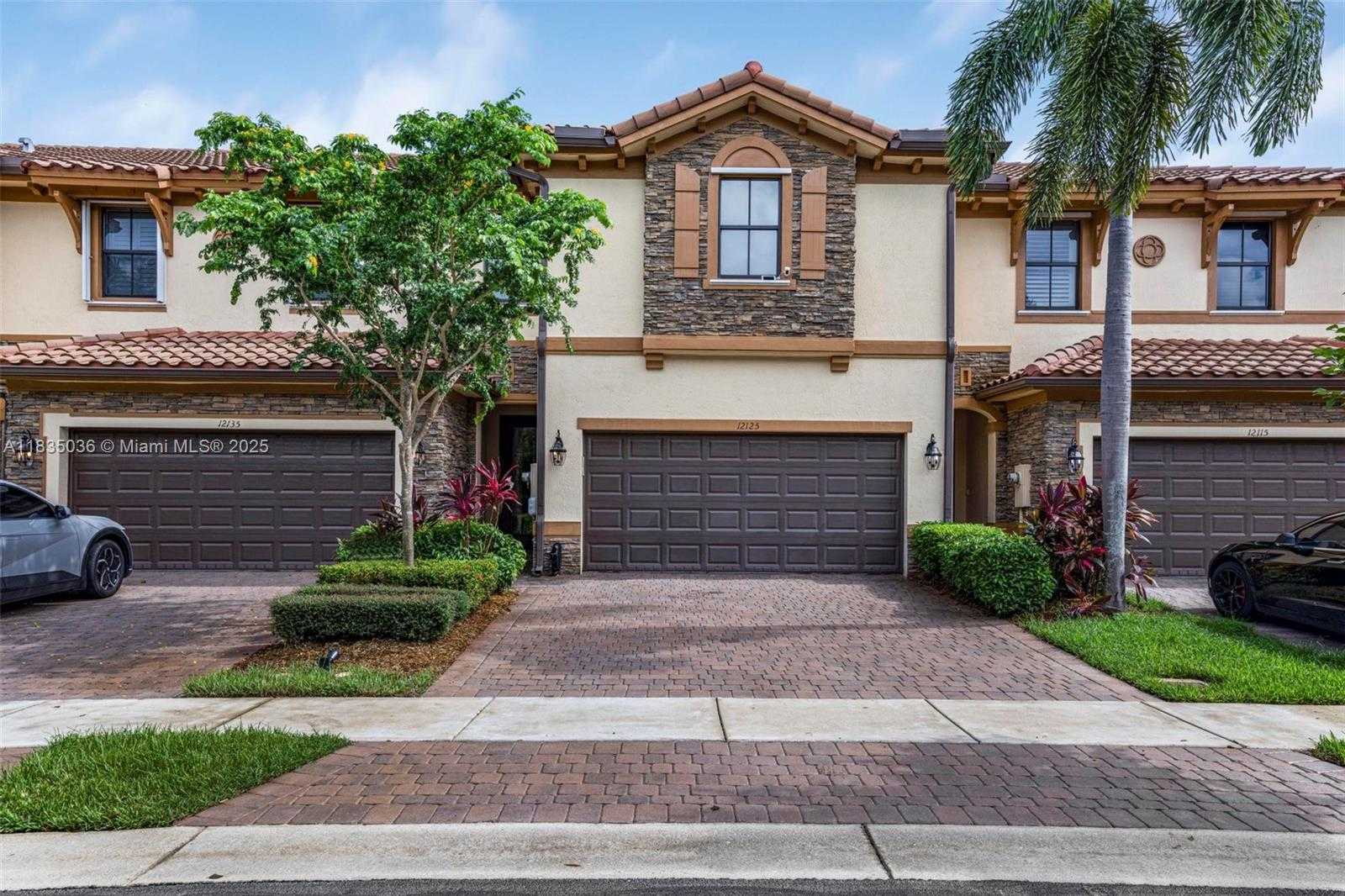 Small Image of 12125 SOUTH VAQUERO TRAILS DR, Davie Number 2