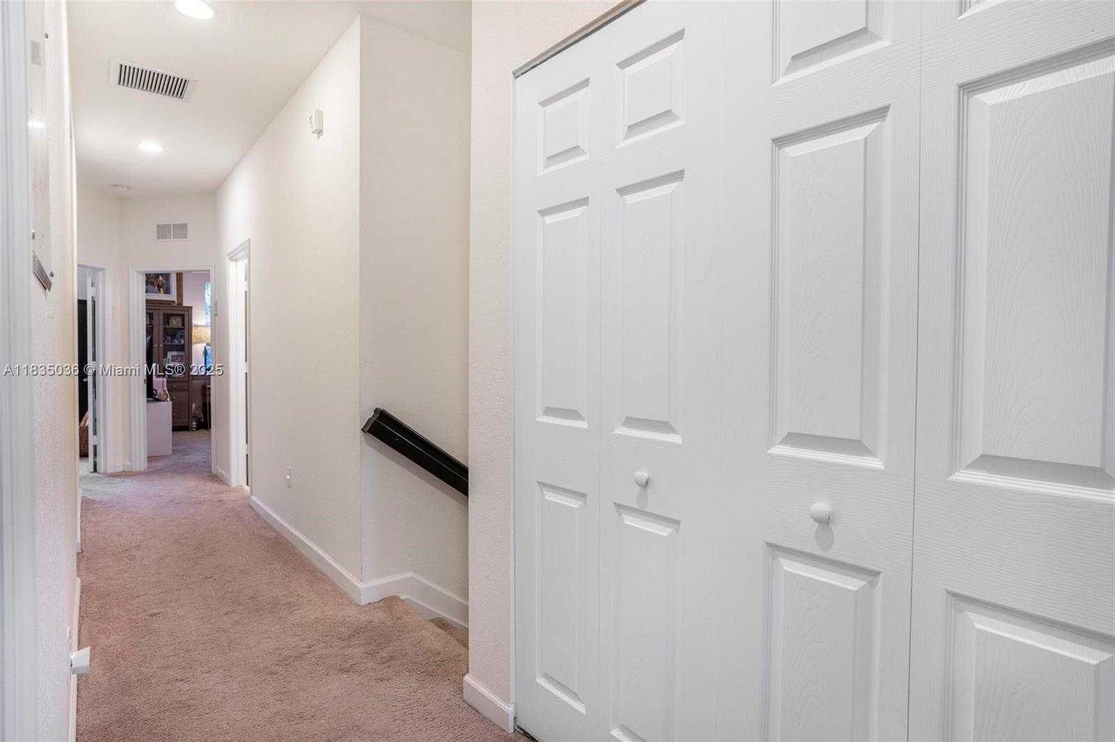 Small Image of 12125 SOUTH VAQUERO TRAILS DR, Davie Number 20