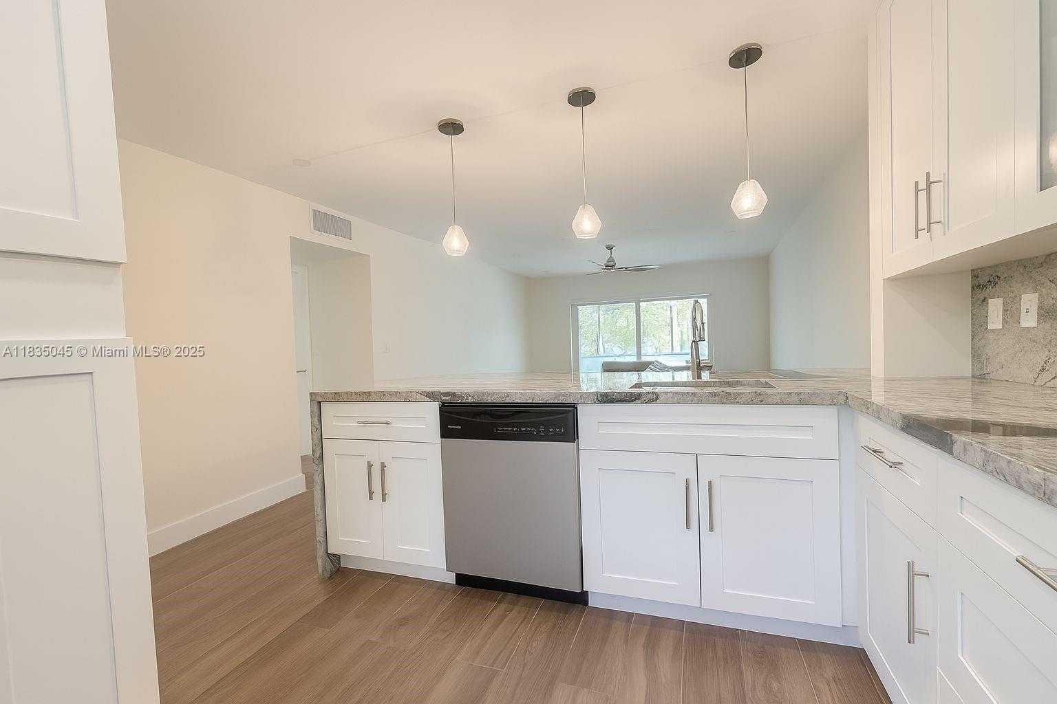 Small Image of 7707 Camino Real, Miami, FL 33143, USA Number 3