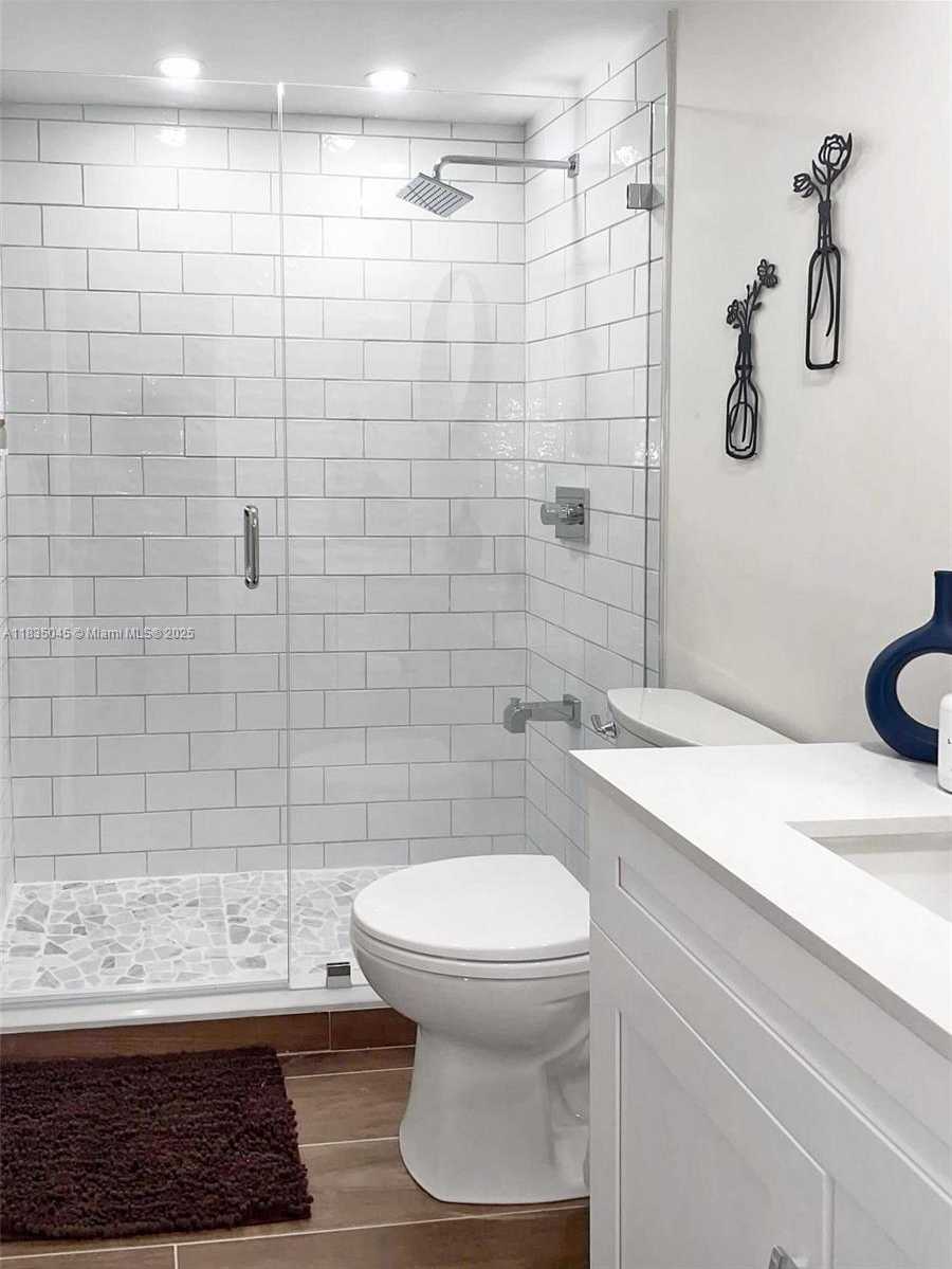 Small Image of 7707 Camino Real, Miami, FL 33143, USA Number 4